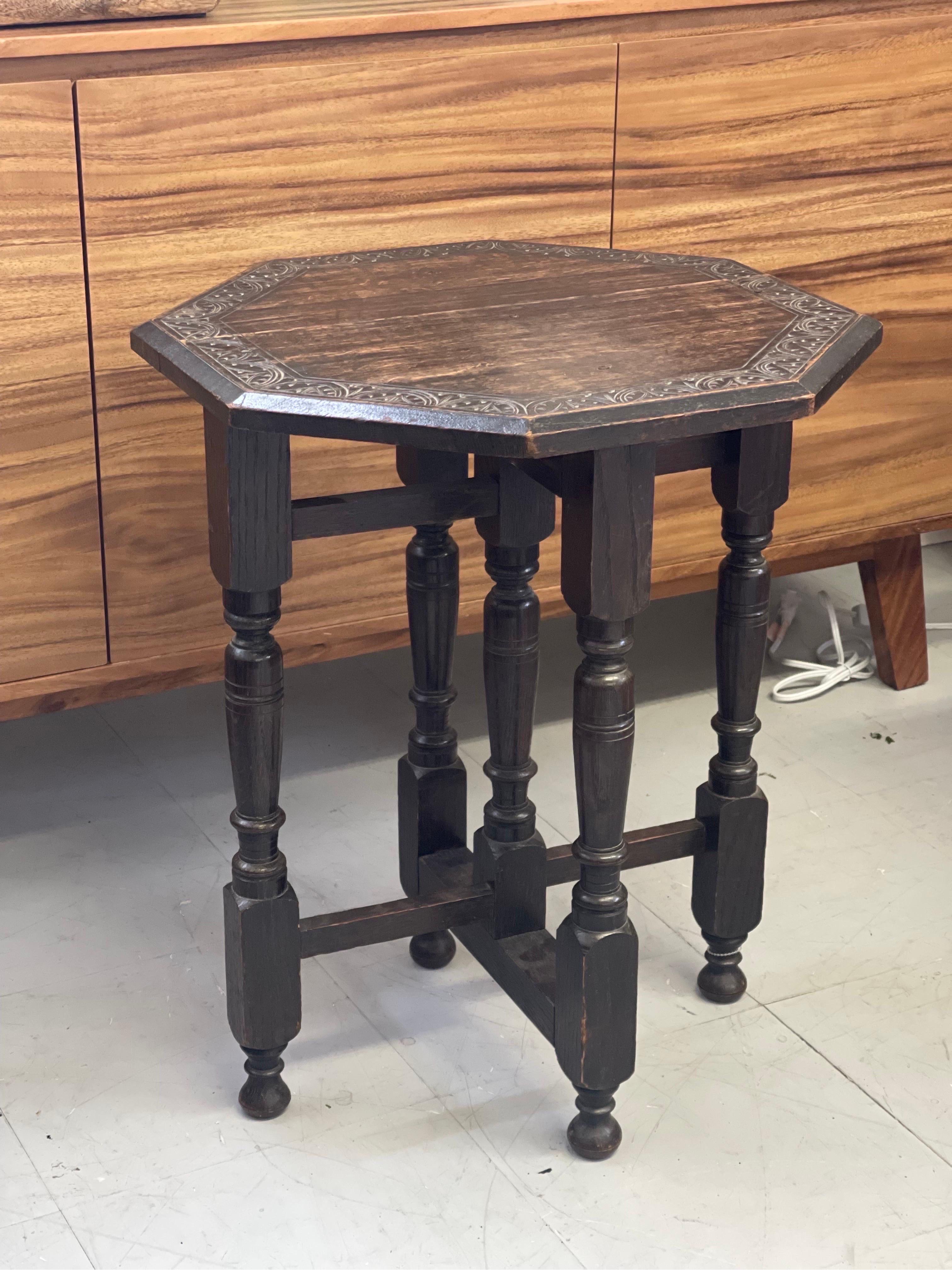 Antique Table Stand, Uk Import In Good Condition For Sale In Seattle, WA