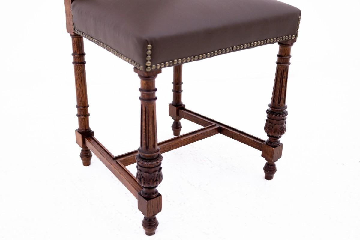 Antique table with 6 chairs from around 1880. For Sale 9