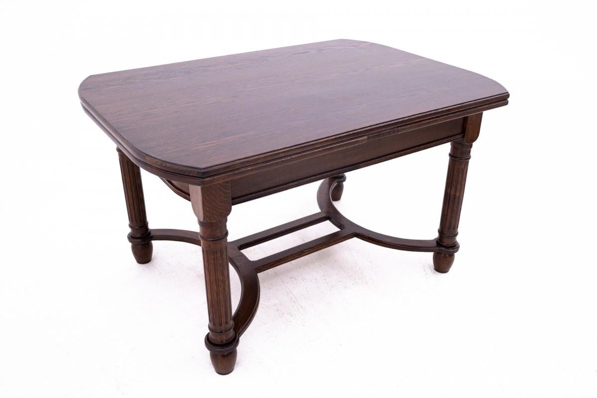French Antique table with 6 chairs from around 1880. For Sale