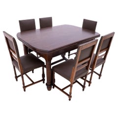 Antique table with 6 chairs from around 1880.