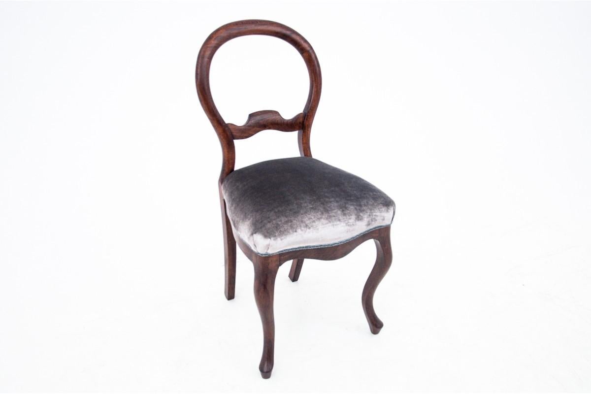 Antique table with chairs, Northern Europe, around 1870. For Sale 7