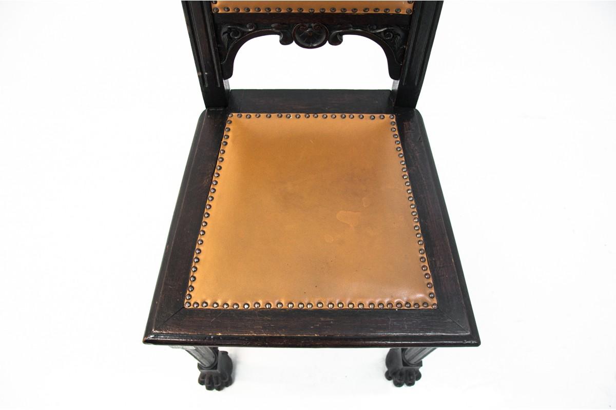 Late 19th Century Antique Table with Dining Room Chairs from circa 1880 in the Renaissance Style