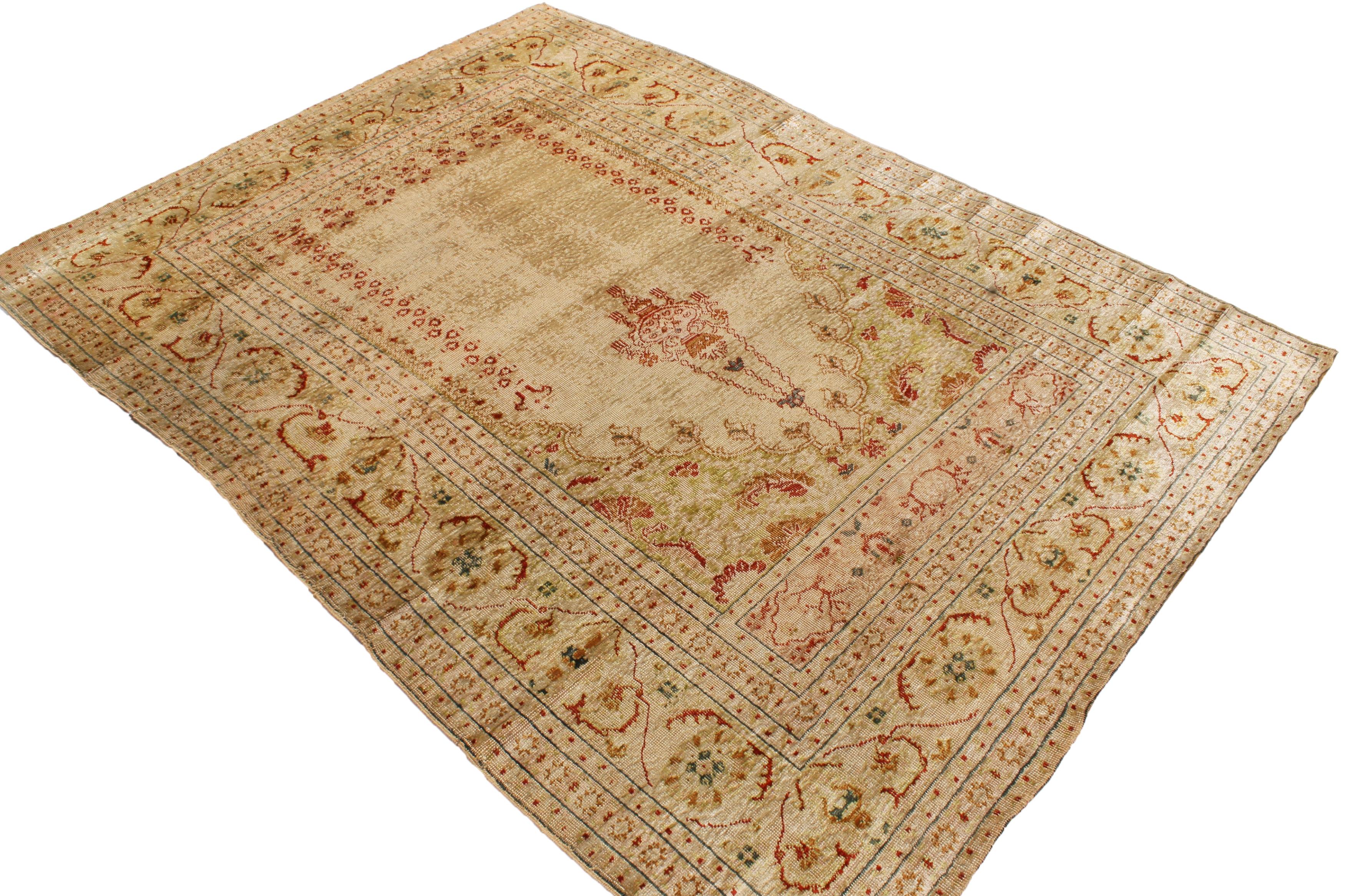 Antiker persischer Teppich aus Tabriz in Beige und Rot aus Wolle von Teppich & Kelim (Handgeknüpft) im Angebot