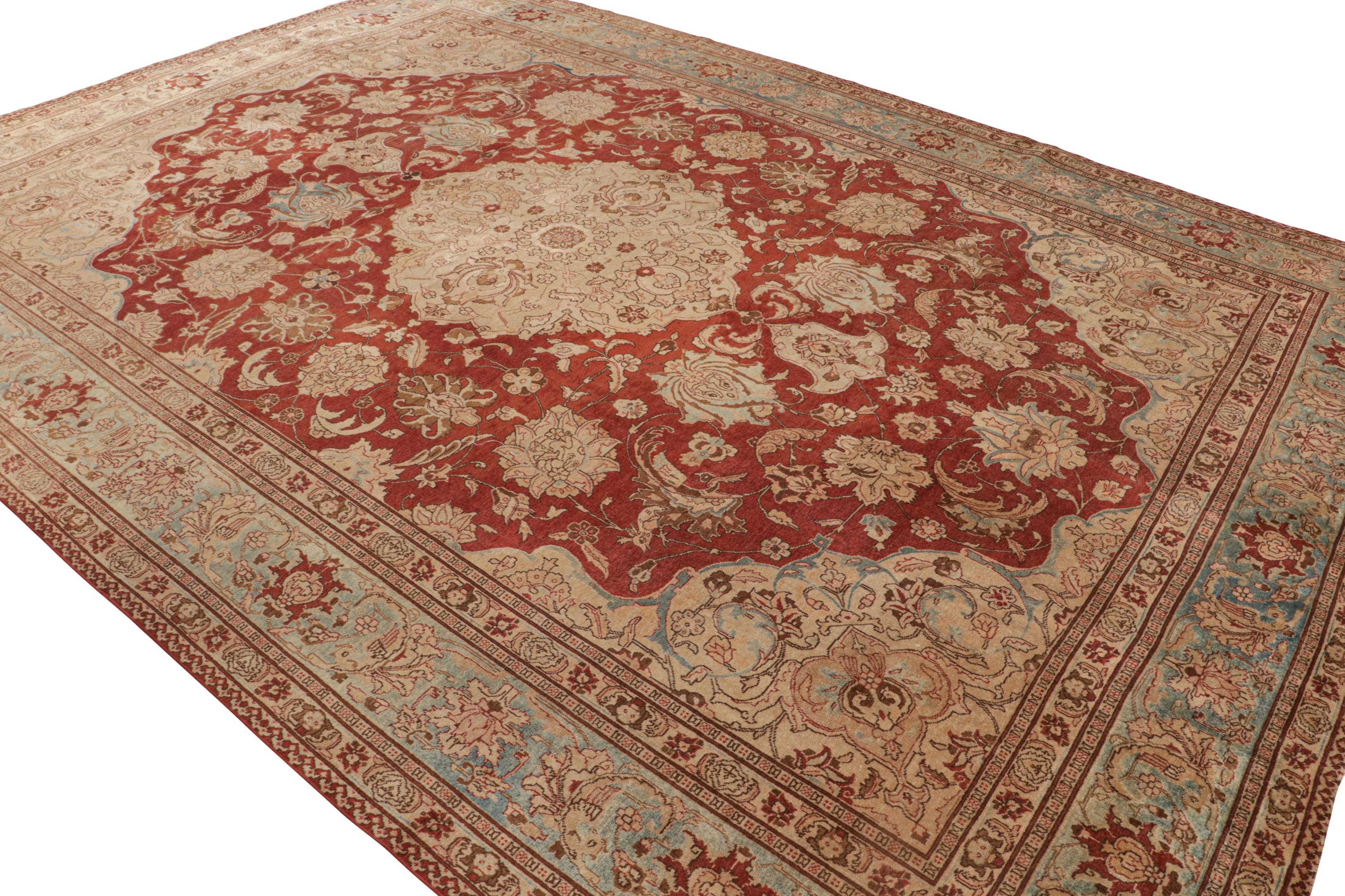 Annodato a mano Antico tappeto floreale persiano in lana Tabriz beige rosso e blu - stile medaglione in vendita