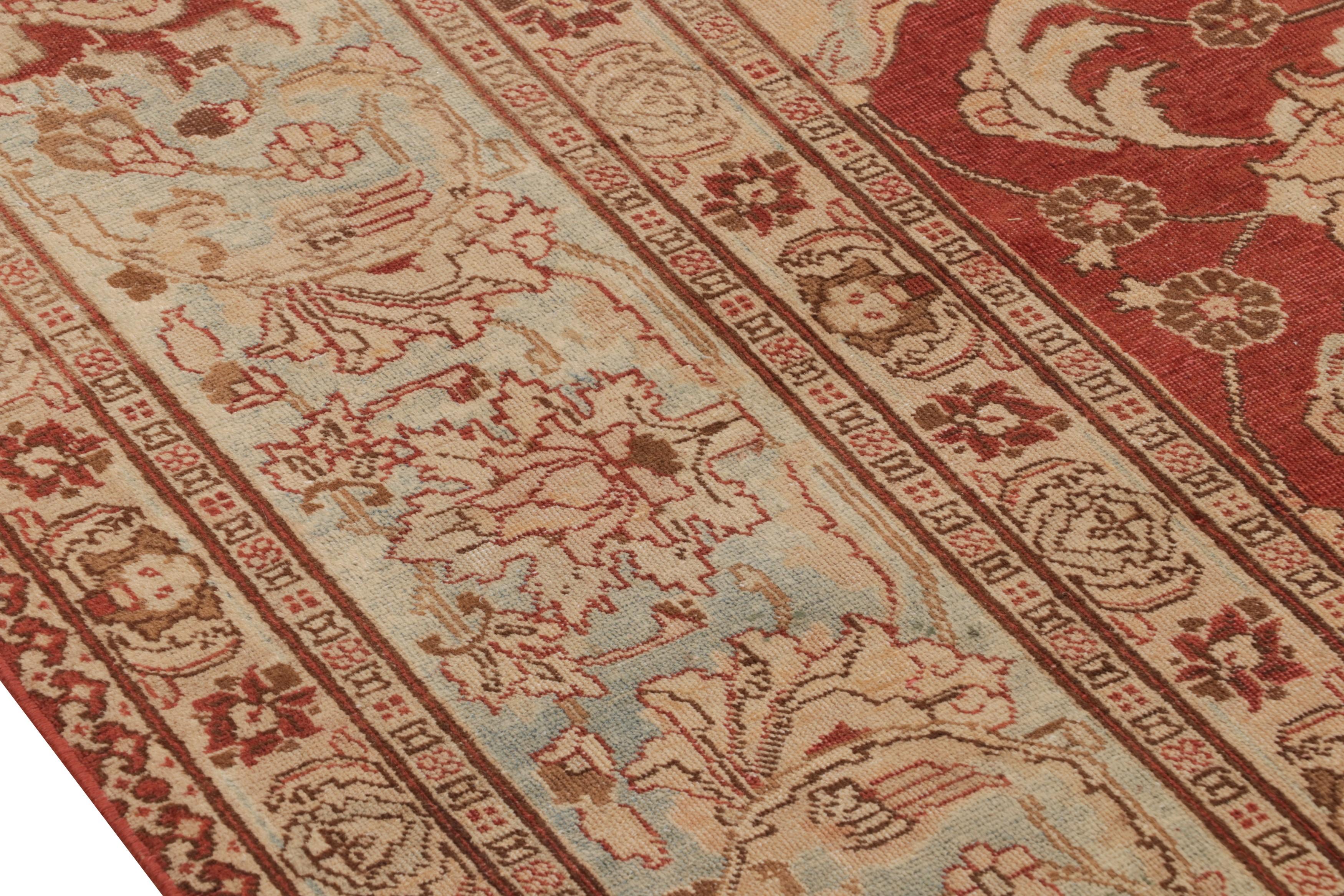Antico tappeto floreale persiano in lana Tabriz beige rosso e blu - stile medaglione in vendita 1