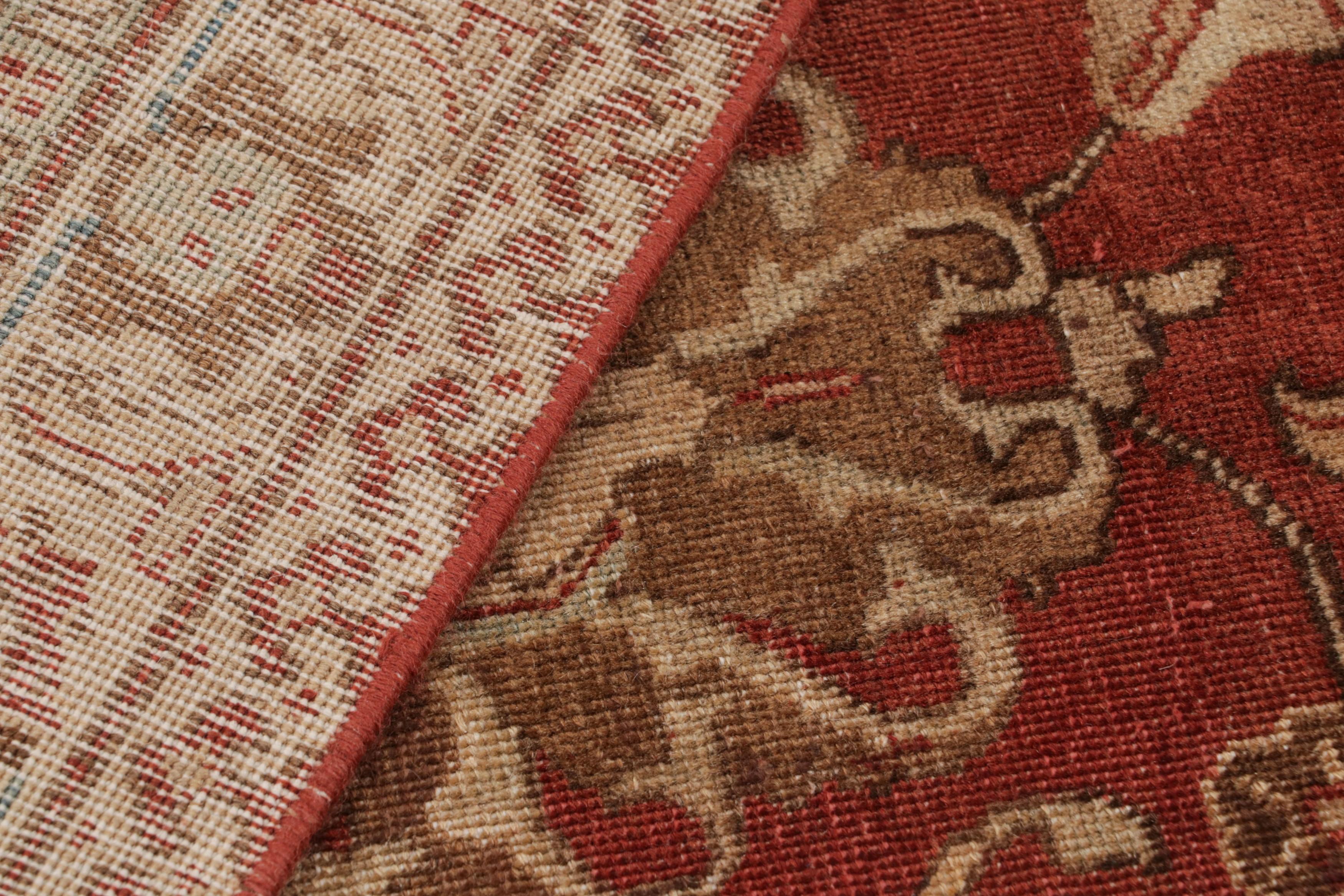 Antico tappeto floreale persiano in lana Tabriz beige rosso e blu - stile medaglione in vendita 2