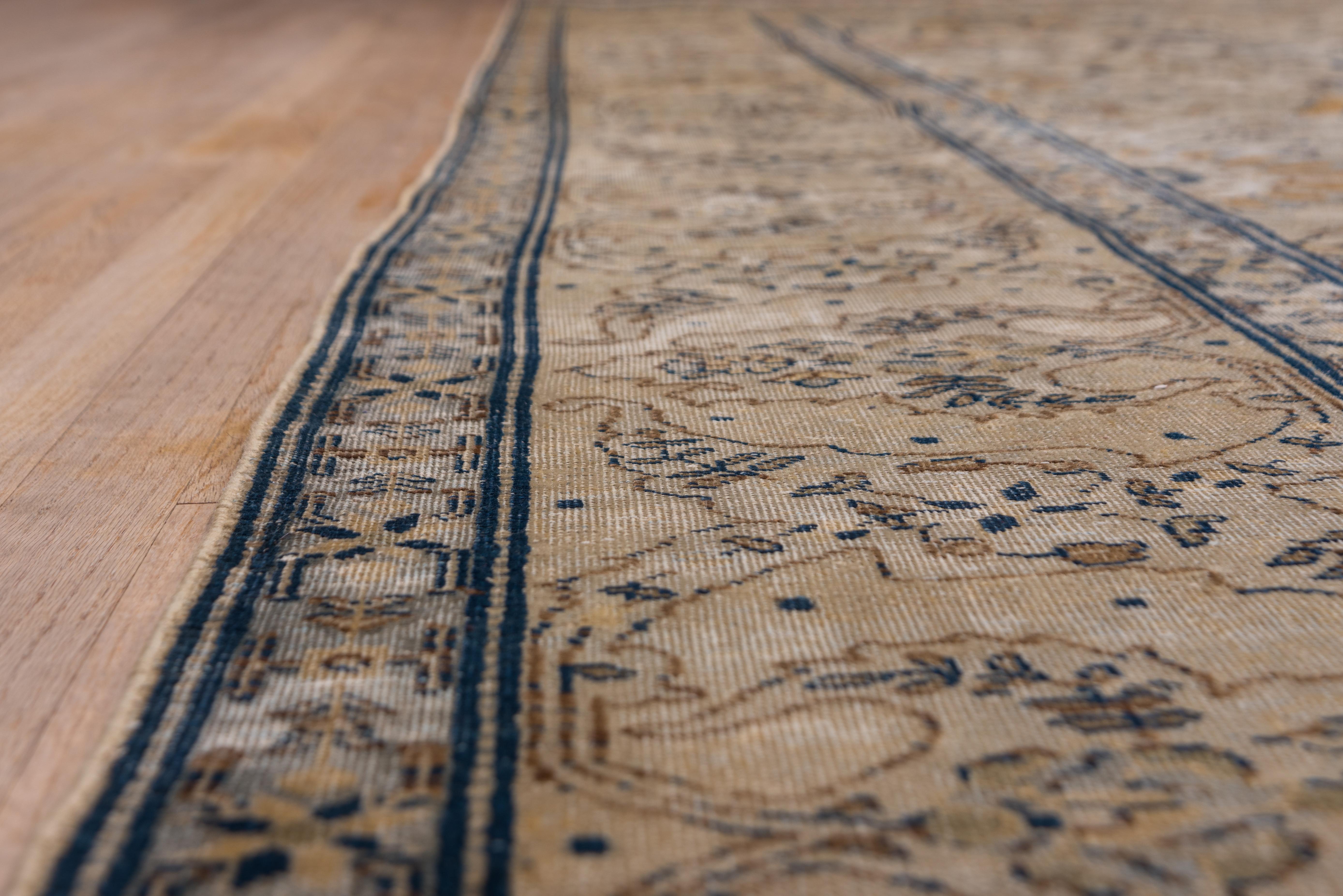 Tapis ancien de Tabriz, vers 1920 tons dorés 3