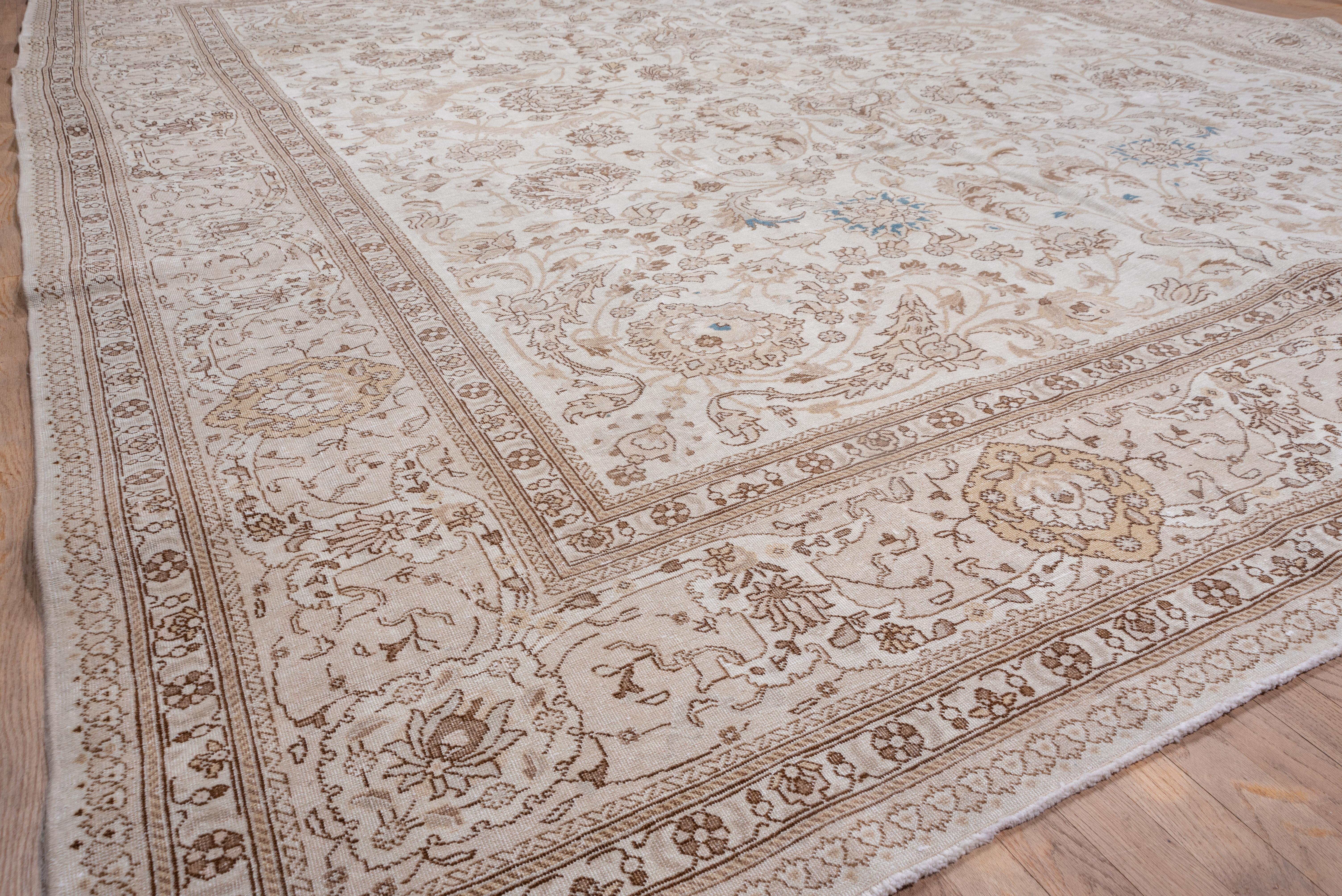 Antique Tabriz Carpet, circa 1930s For Sale 1