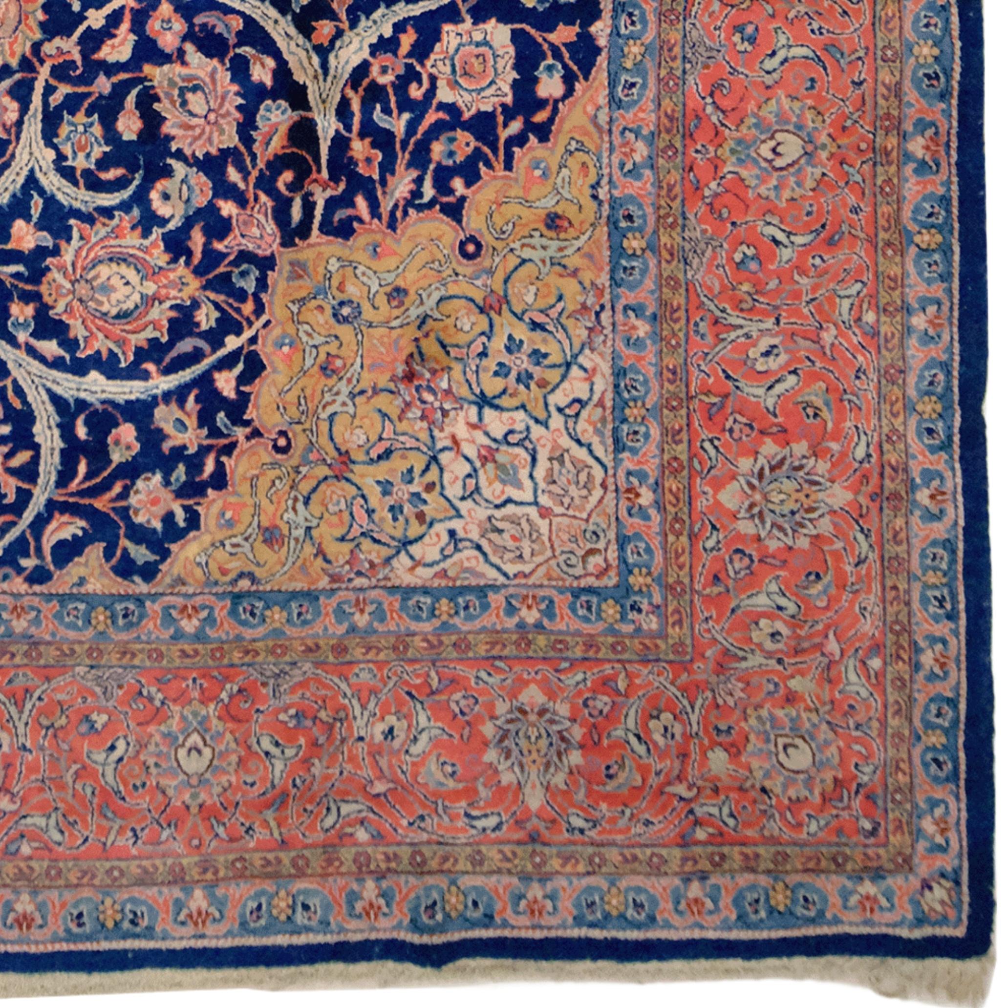 Antique Tabriz Carpet In Good Condition For Sale In Sultanahmet, 34