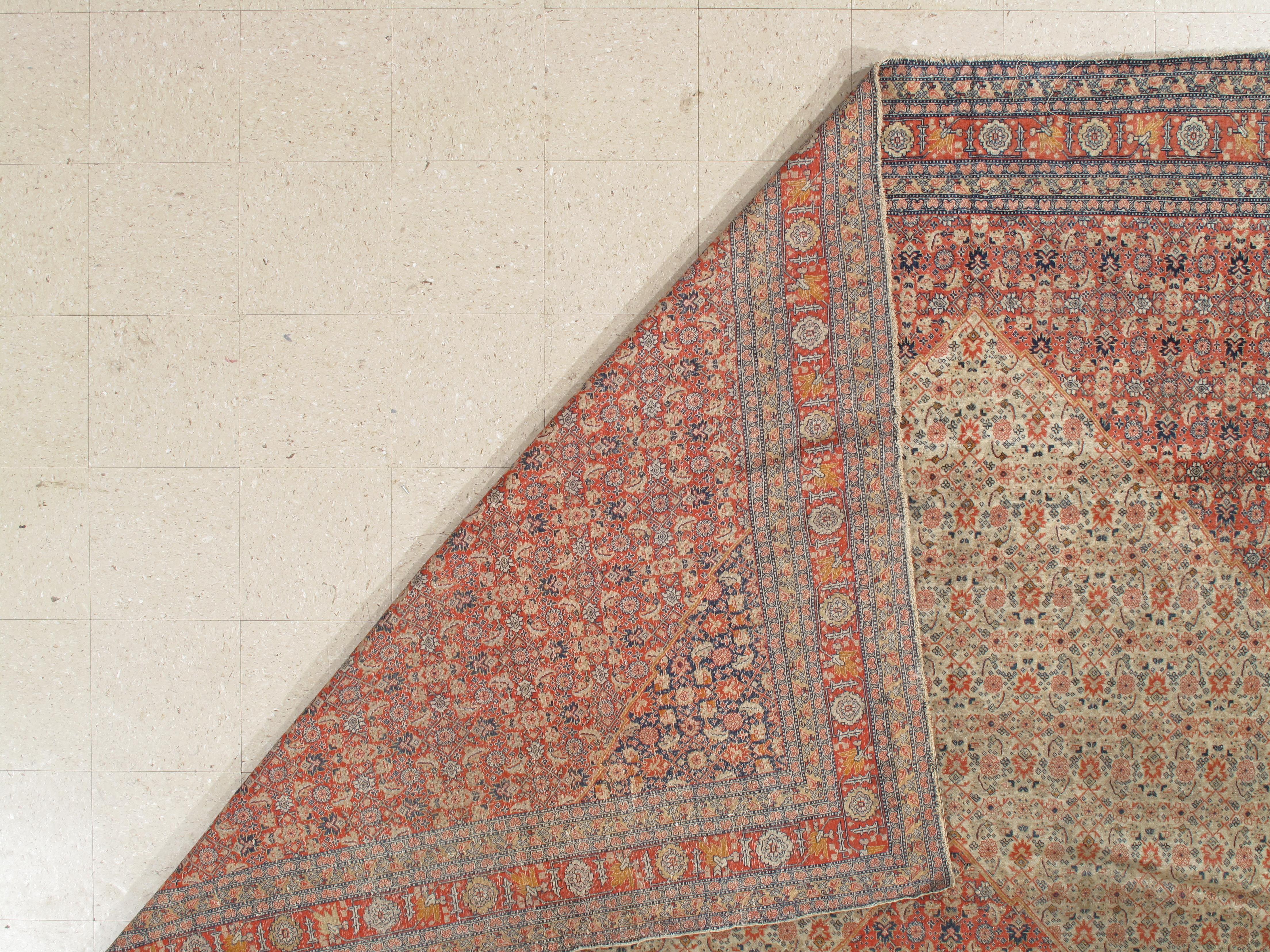 Antiker Täbris-Teppich, Hadji-Jalili-Perserteppich, Erdtöne, Elfenbein, Rost, Marineblau (Handgeknüpft) im Angebot