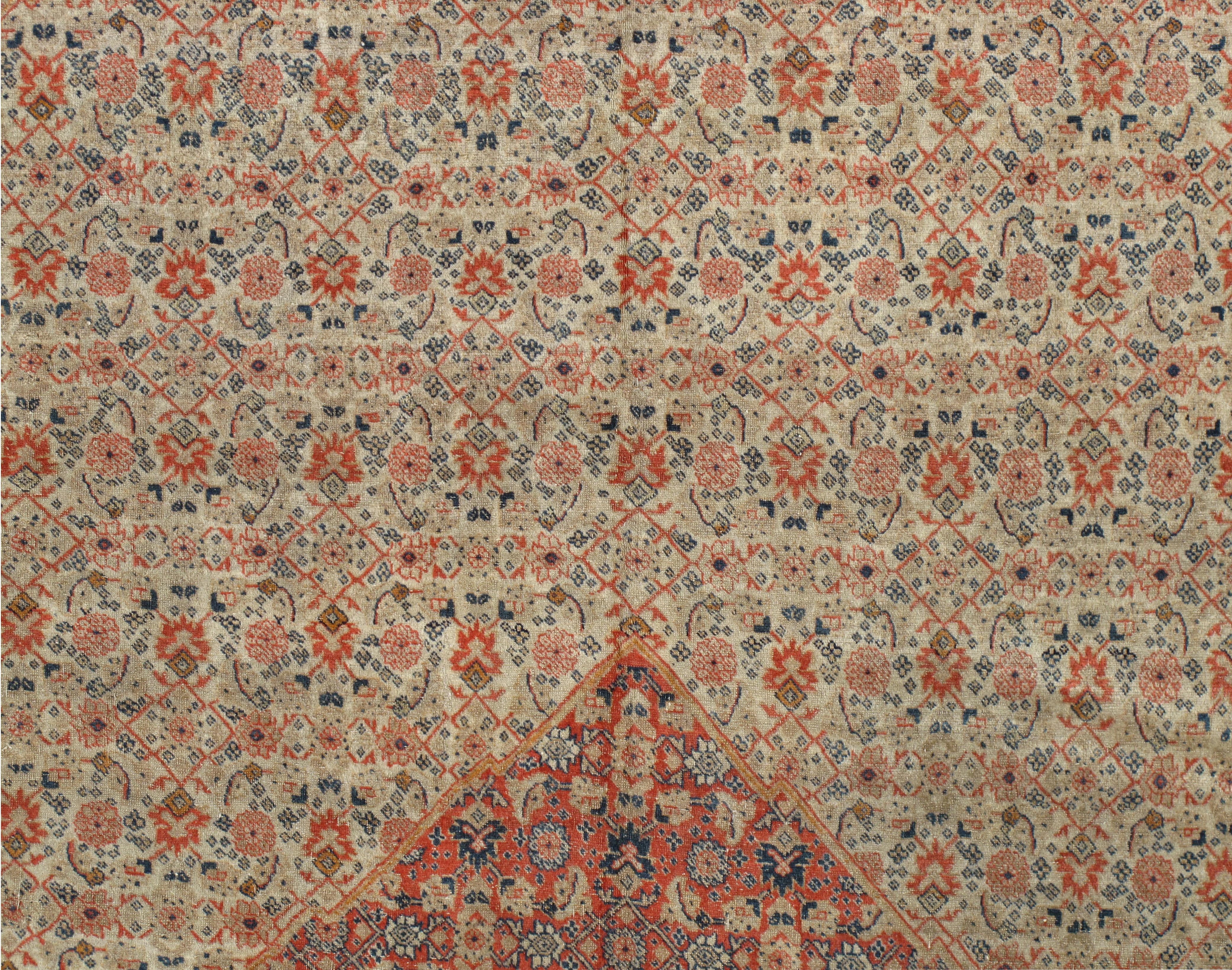 Antiker Täbris-Teppich, Hadji-Jalili-Perserteppich, Erdtöne, Elfenbein, Rost, Marineblau im Angebot 1