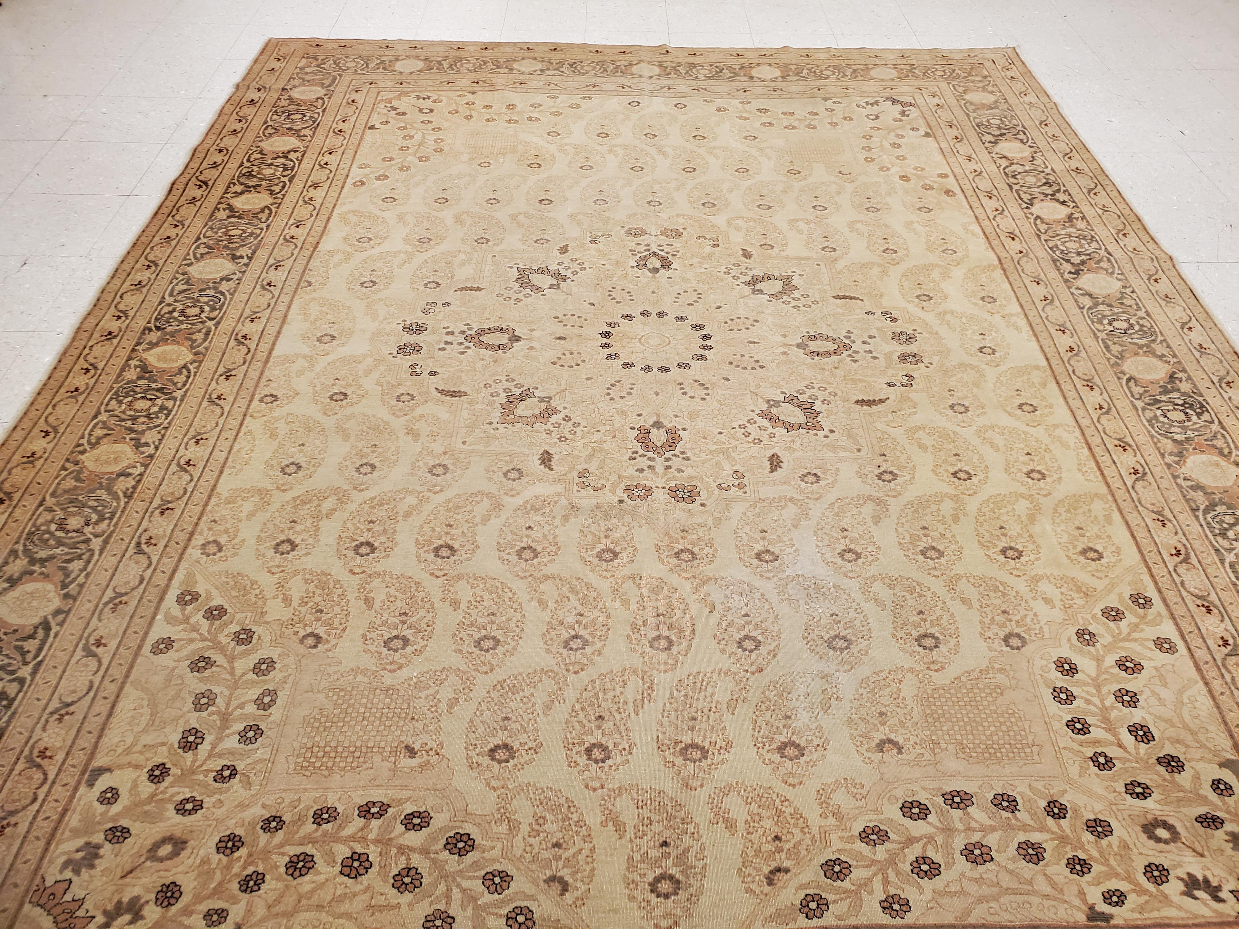 Antique Tabriz Carpet, Hadji Jalili Persian Rug, Earth Tones, Ivory, Terracotta For Sale 4