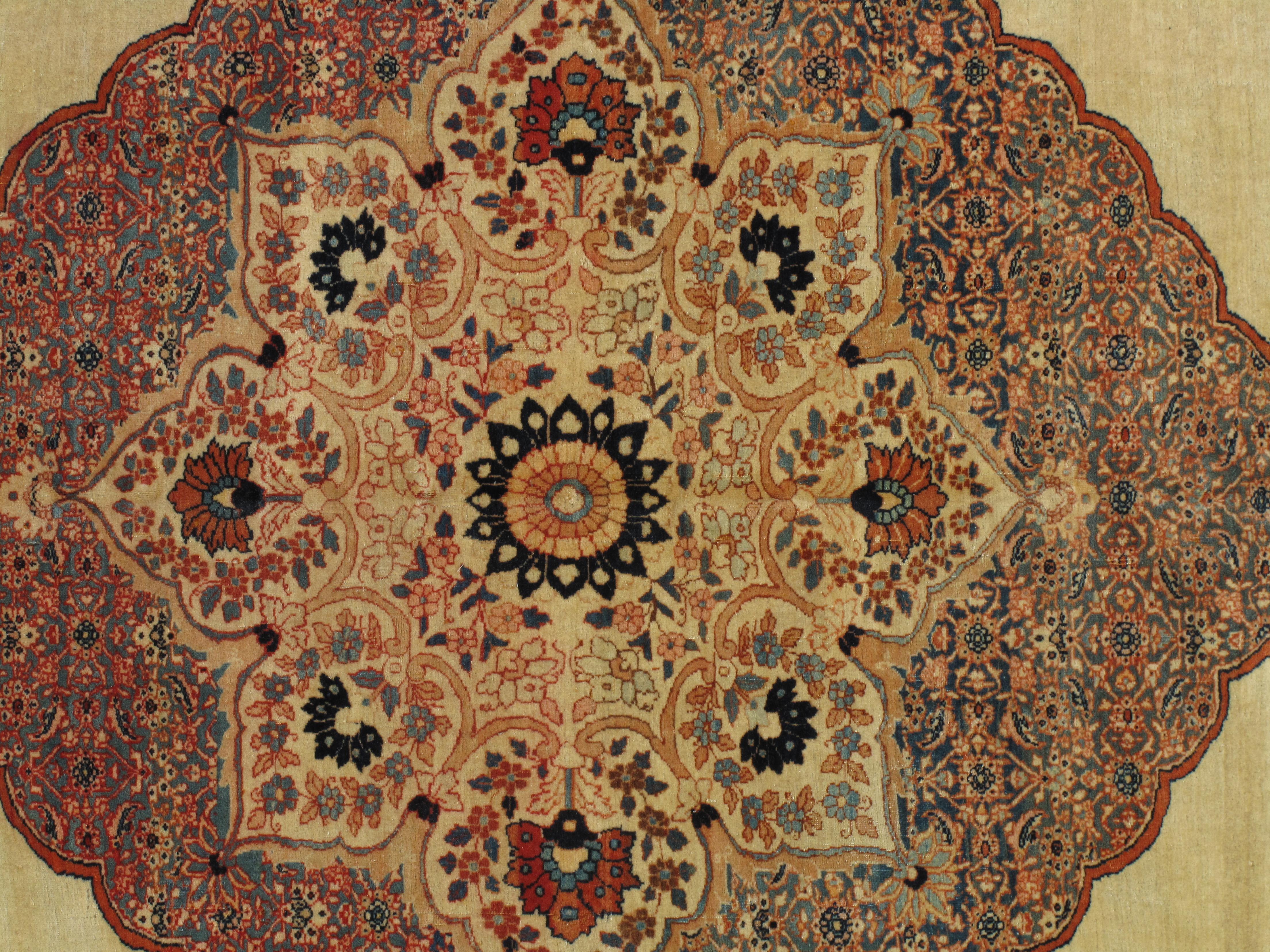 Antiker Täbris-Teppich, Hadji-Jalili-Perserteppich, Erdtöne, Elfenbein, Terrakotta (Handgeknüpft) im Angebot