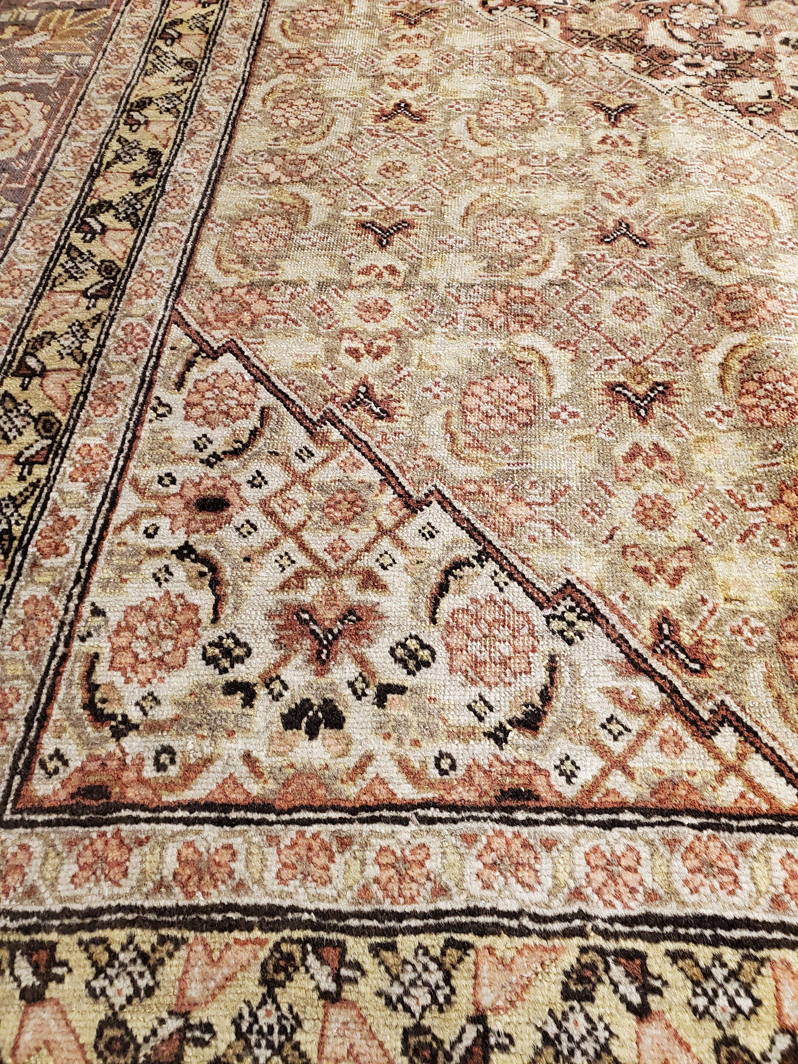 Tapis ancien de Tabriz, tapis persan fait main en or, brown et taupe masculins en vente 1