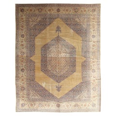 Tapis persan ancien de Tabriz, tons terreux, ivoire, couleurs douces