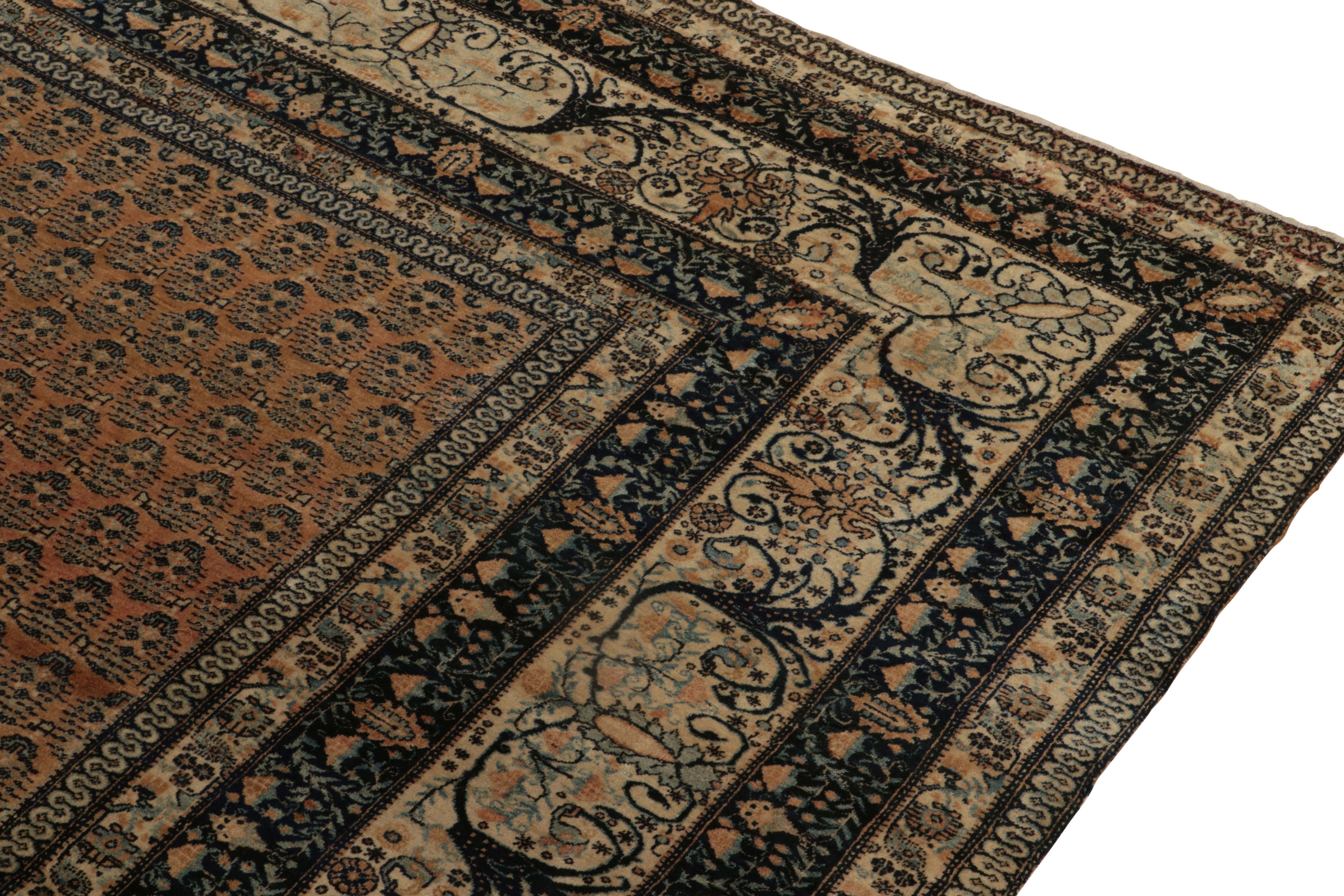 Antiker antiker Täbris-Teppich mit geblümter Bordüre in Beige-Braun, Schwarz & Blau von Teppich & Kelim (Handgeknüpft) im Angebot