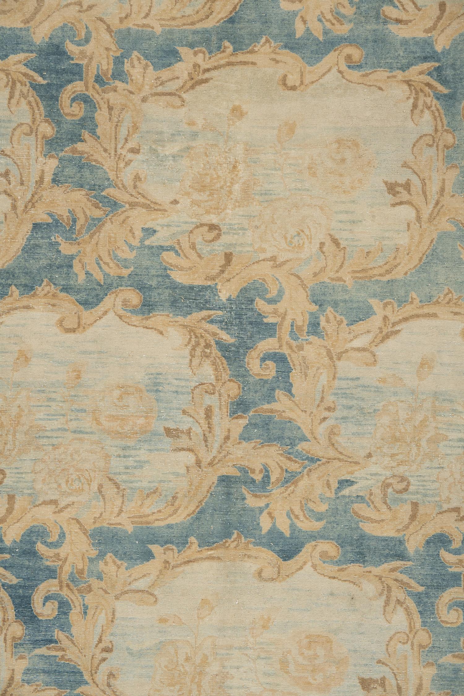 Antiquities Circa 1900 Tabriz Gole-Farang Wool Hand Knotted Rug 9'5 X 16'. Bon état - En vente à New York, NY
