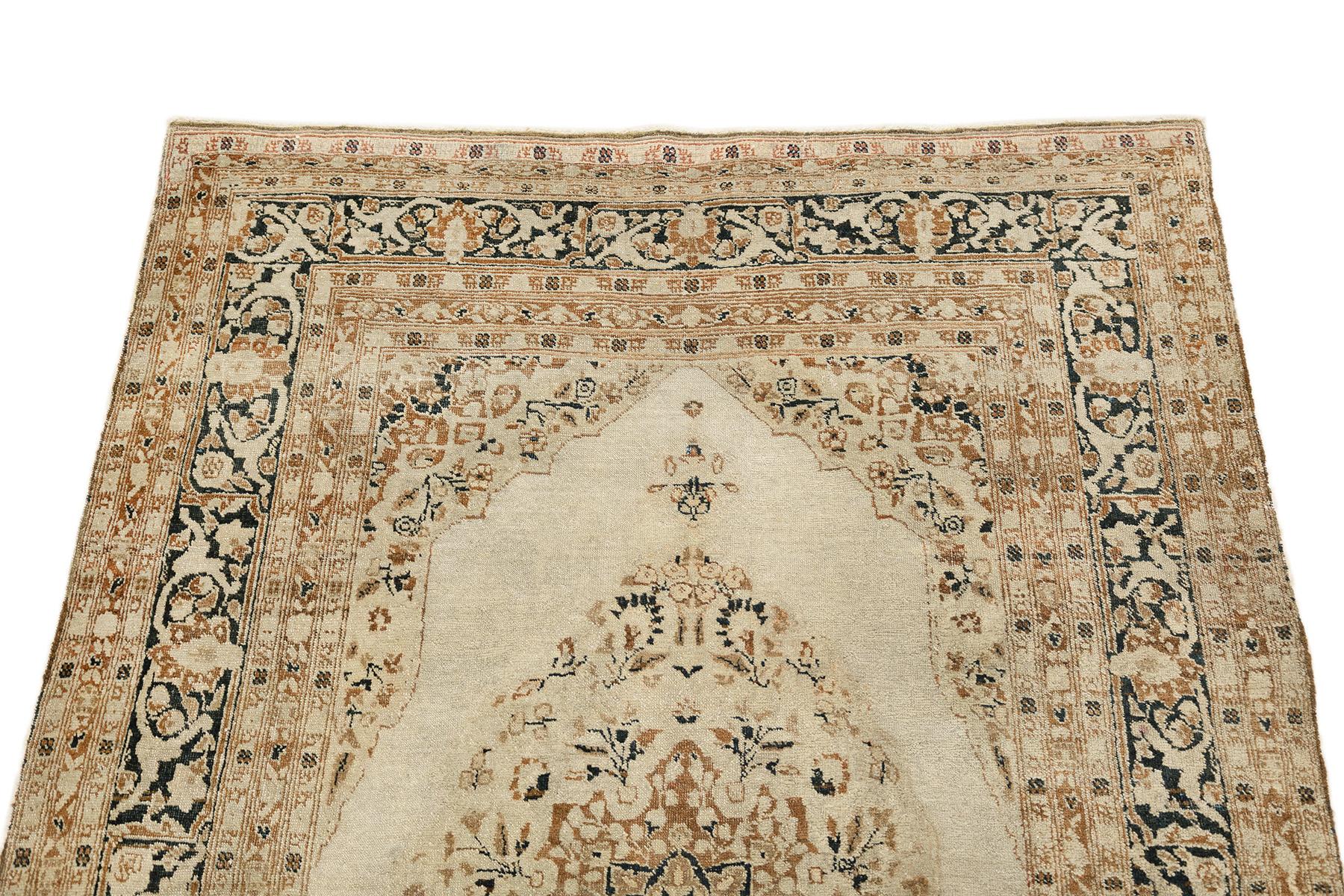 Antiker Tabriz Haj Jalili Teppich, handgeknüpft, 5.9 × 4.1 ft - Beige & Navy (Handgeknüpft) im Angebot