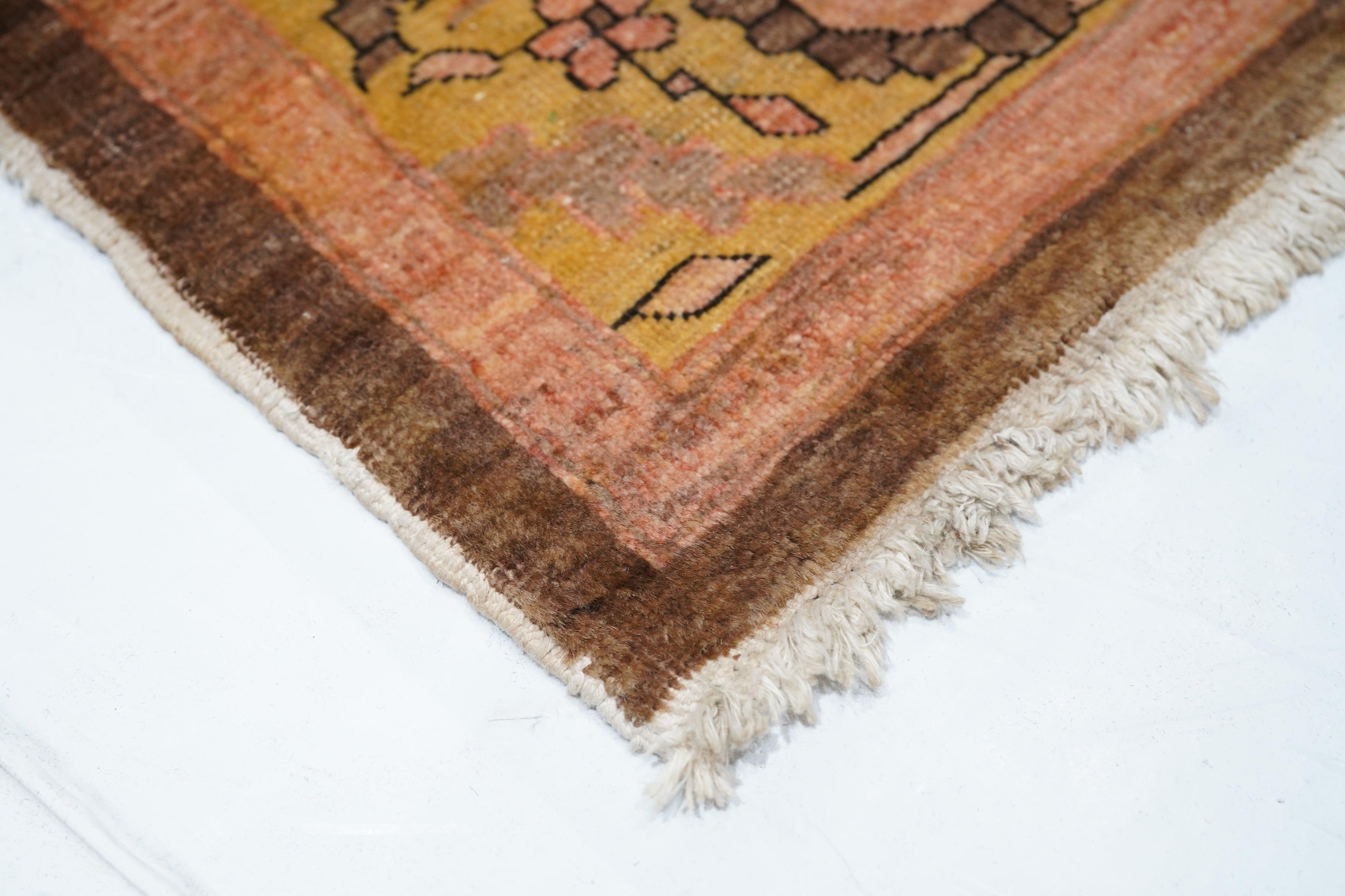 Antiker Haji Jalili-Teppich aus Täbris 3'4'' x 5'2'' (Persisch) im Angebot