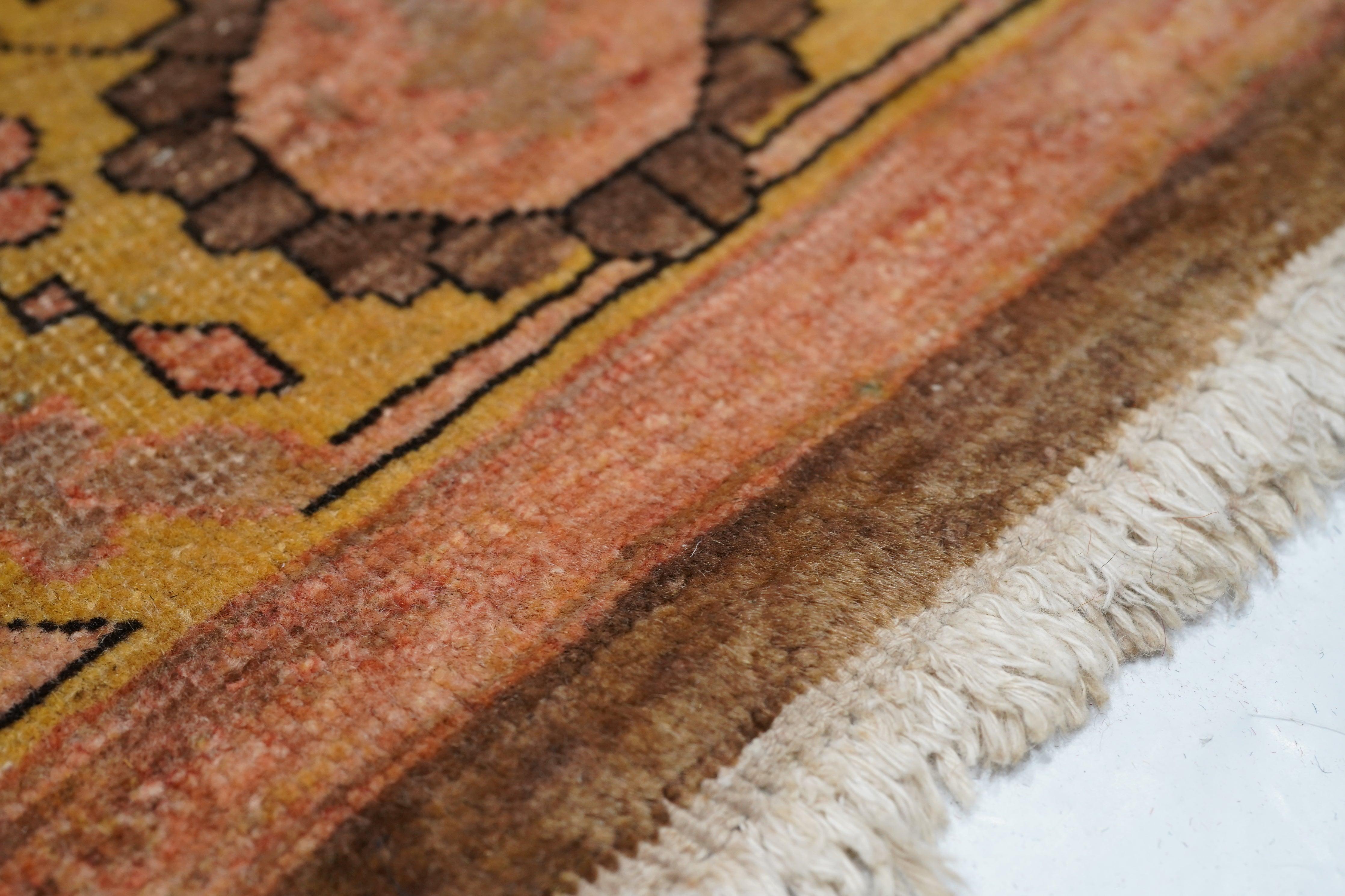 Antiker Haji Jalili-Teppich aus Täbris 3'4'' x 5'2'' (19. Jahrhundert) im Angebot