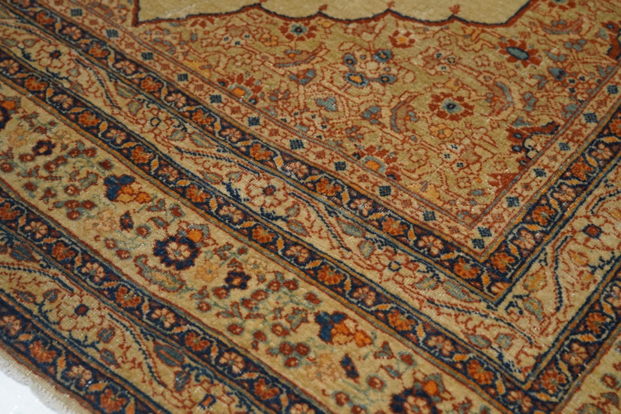 Antique Tabriz Haji Jalili Rug In Good Condition For Sale In New York, NY