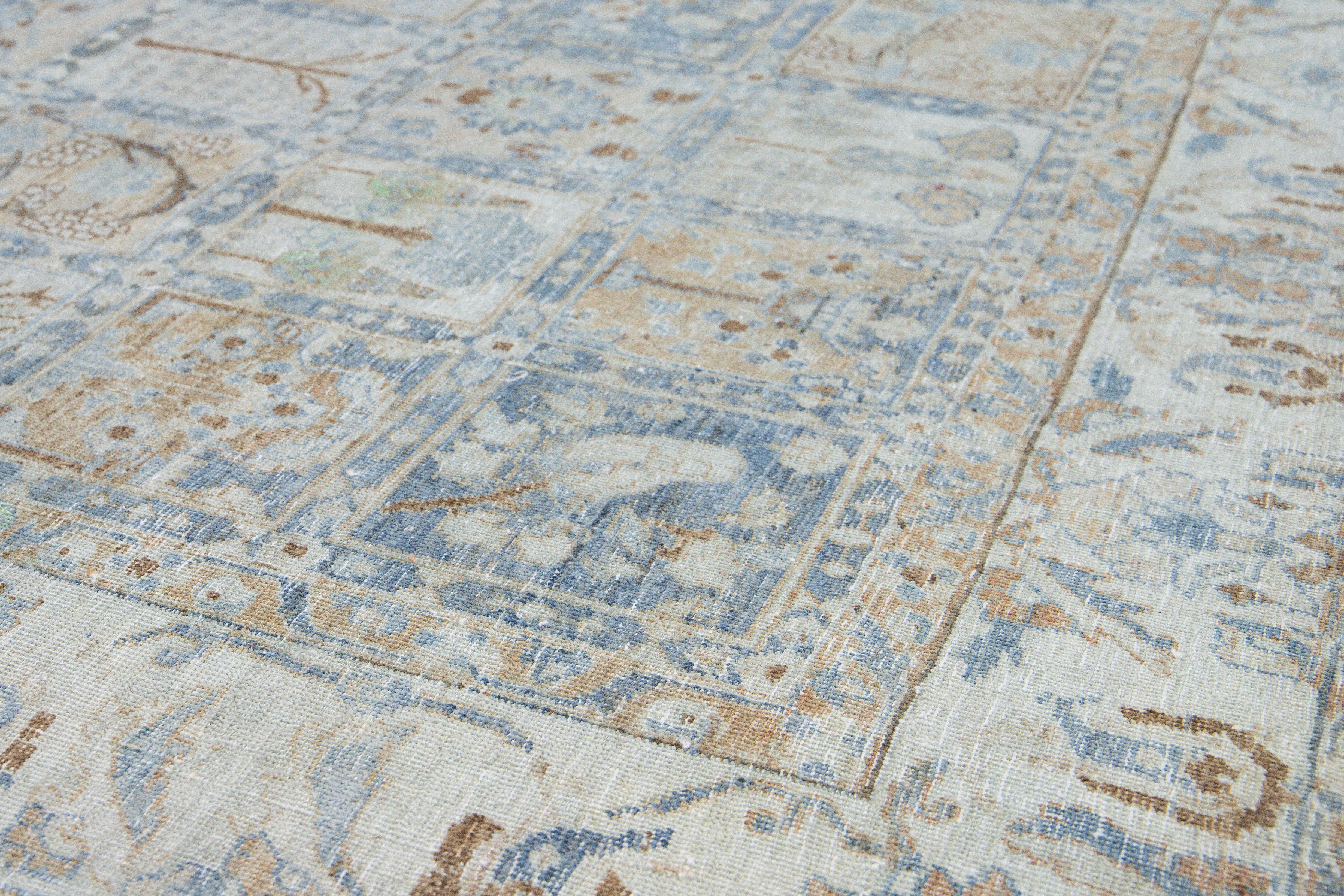 Antiker handgefertigter blauer Teppich aus Wolle mit geometrischem Muster aus Täbris im Angebot 2