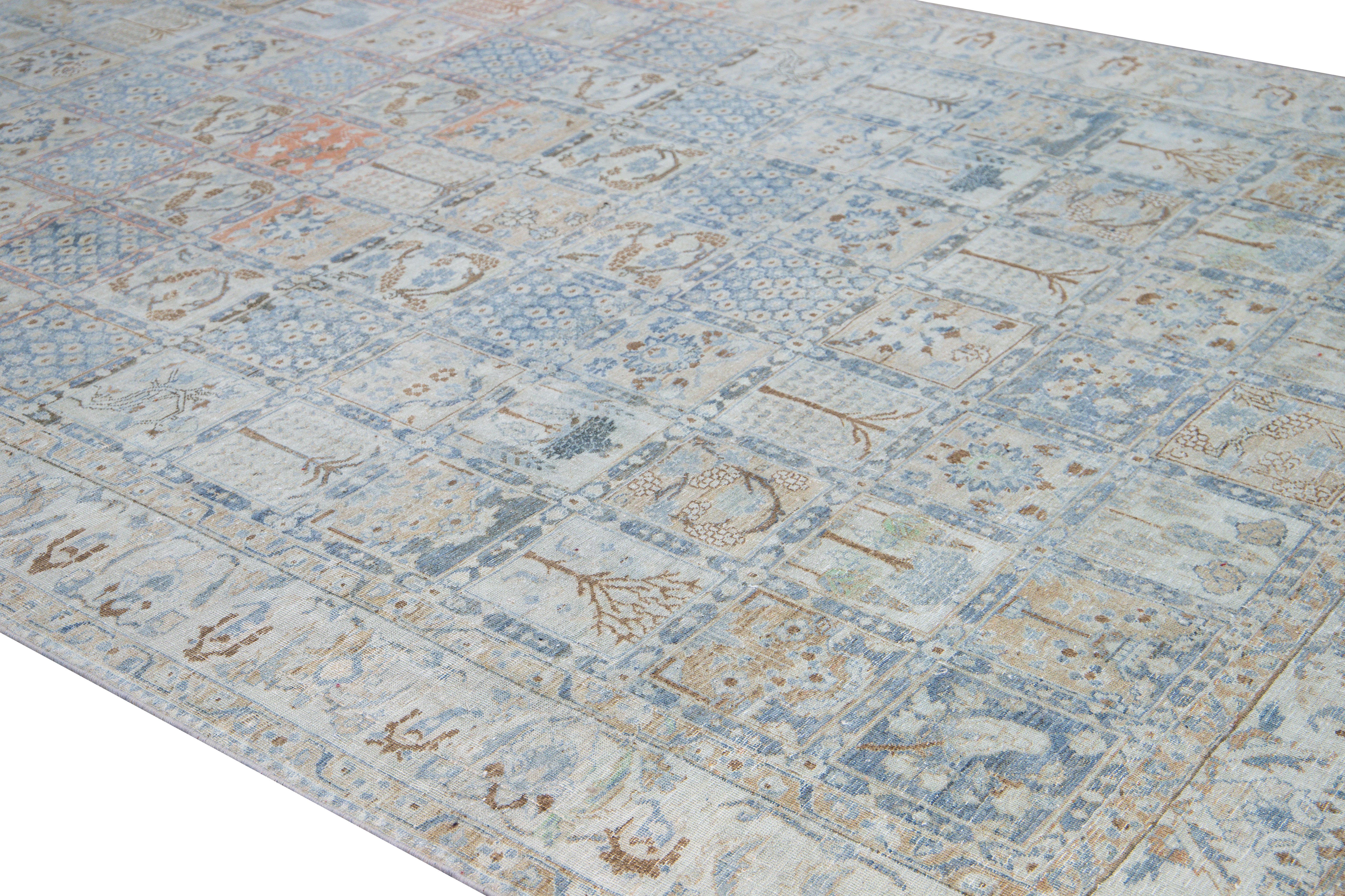Antiker handgefertigter blauer Teppich aus Wolle mit geometrischem Muster aus Täbris im Zustand „Starke Gebrauchsspuren“ im Angebot in Norwalk, CT