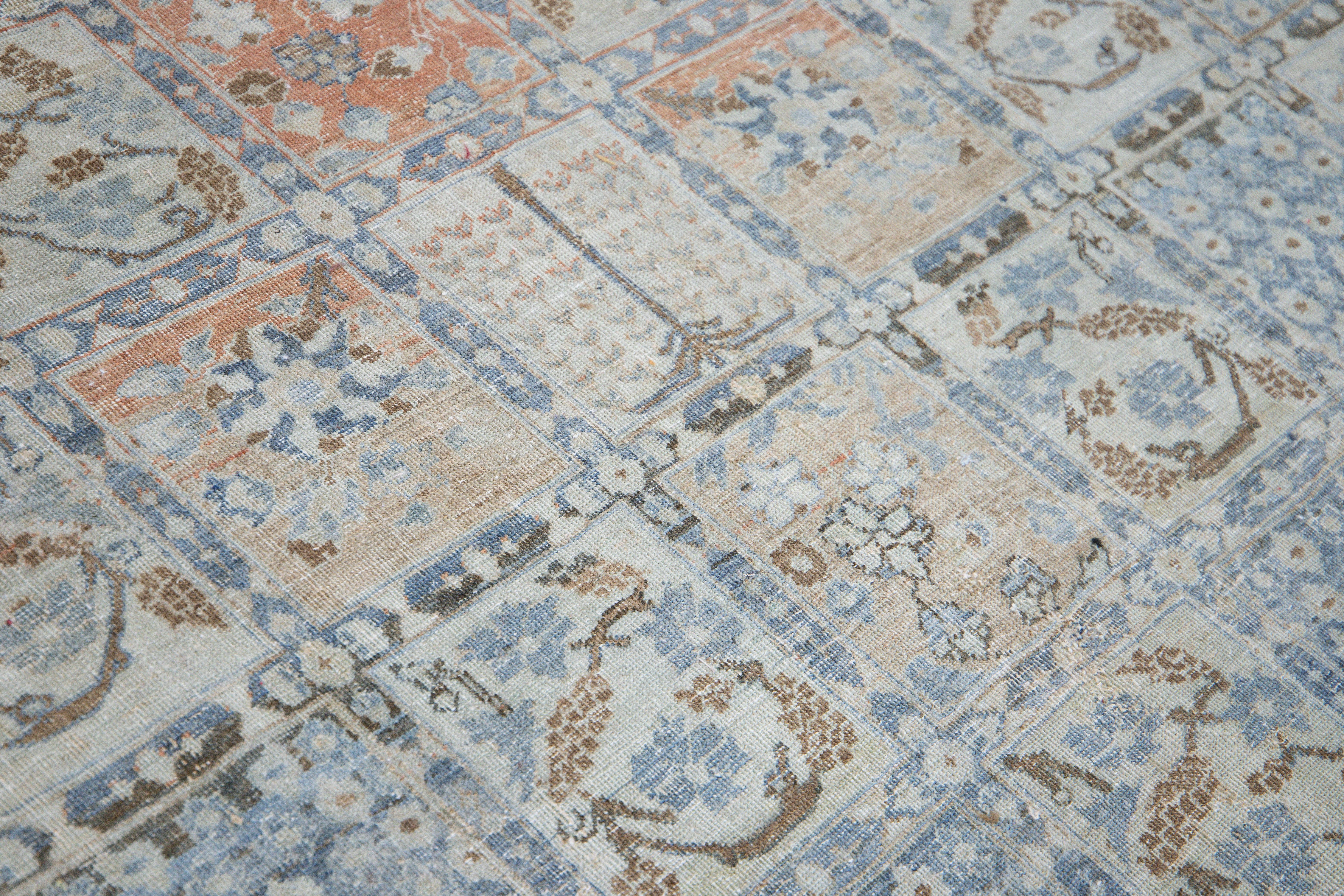 Antiker handgefertigter blauer Teppich aus Wolle mit geometrischem Muster aus Täbris (Frühes 20. Jahrhundert) im Angebot