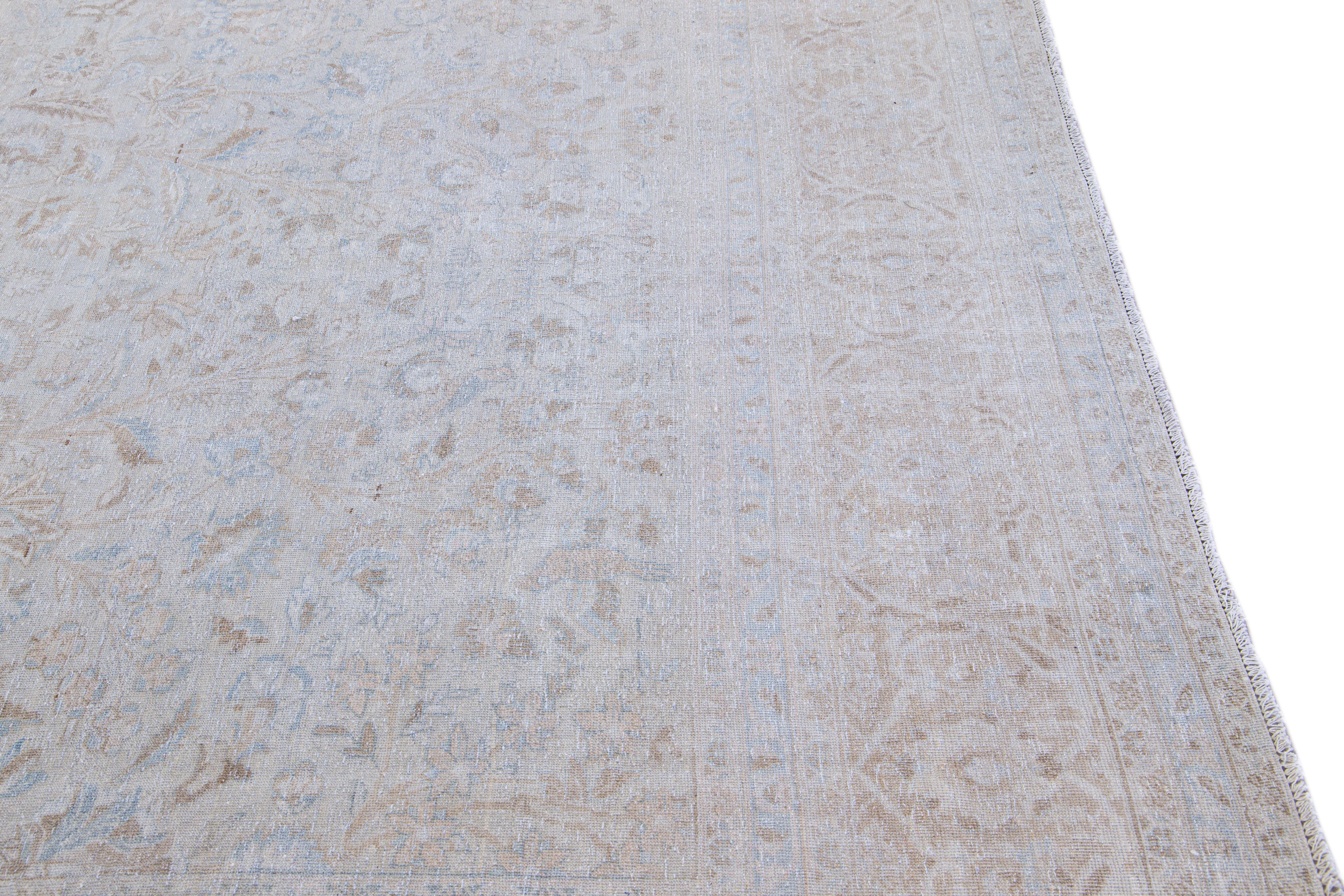 Noué à la main Tapis ancien en laine bleue Tabriz, fait à la main et conçu de manière botanique en vente