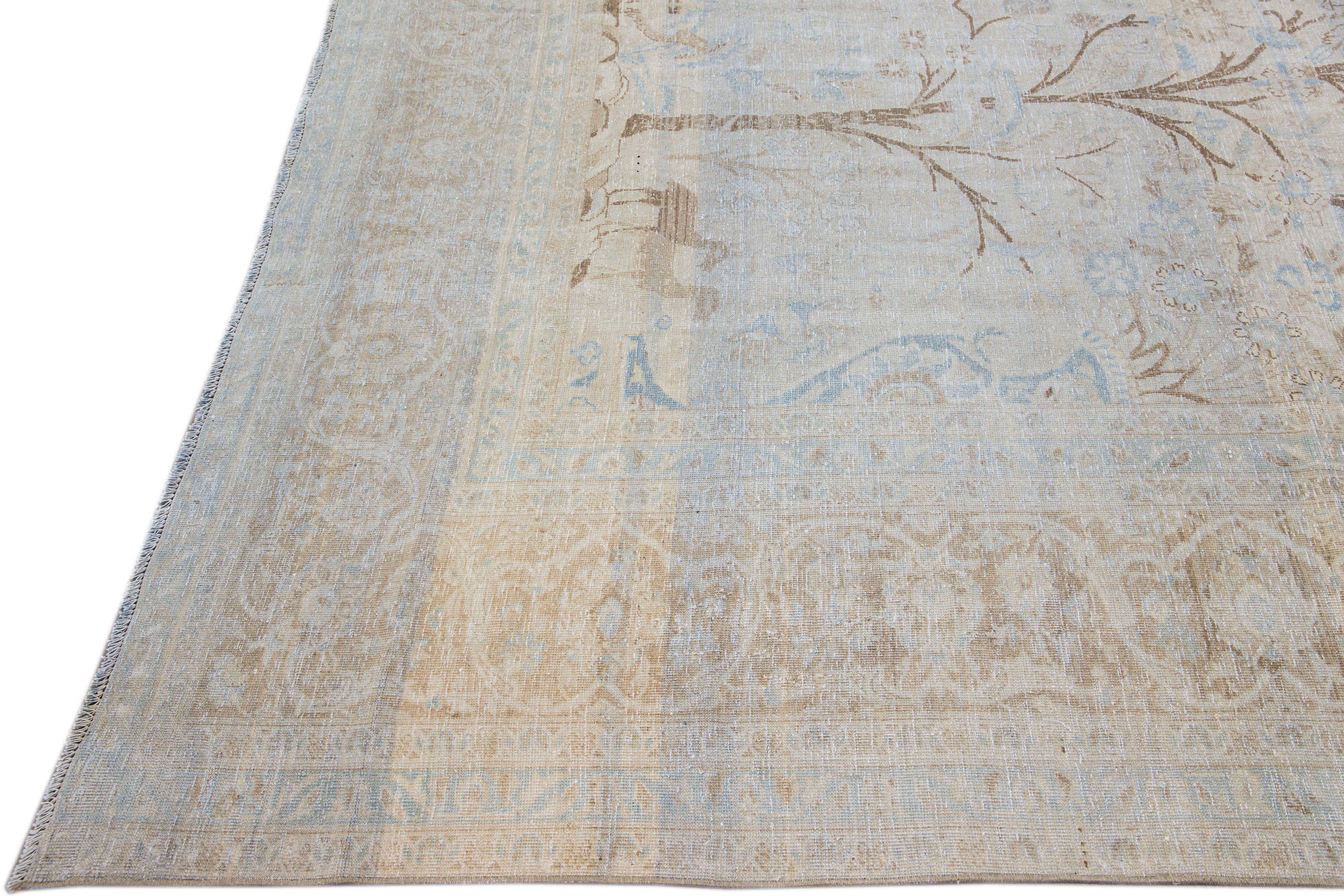 Laine Tapis ancien en laine bleue Tabriz, fait à la main et conçu de manière botanique en vente