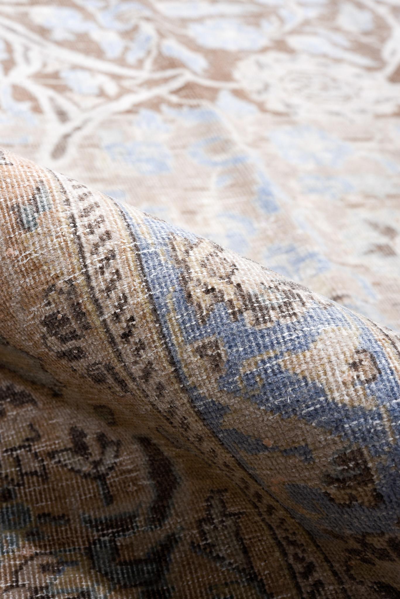 Antiker Täbris in Holzkohle mit blauen Tönen (Asiatisch) im Angebot