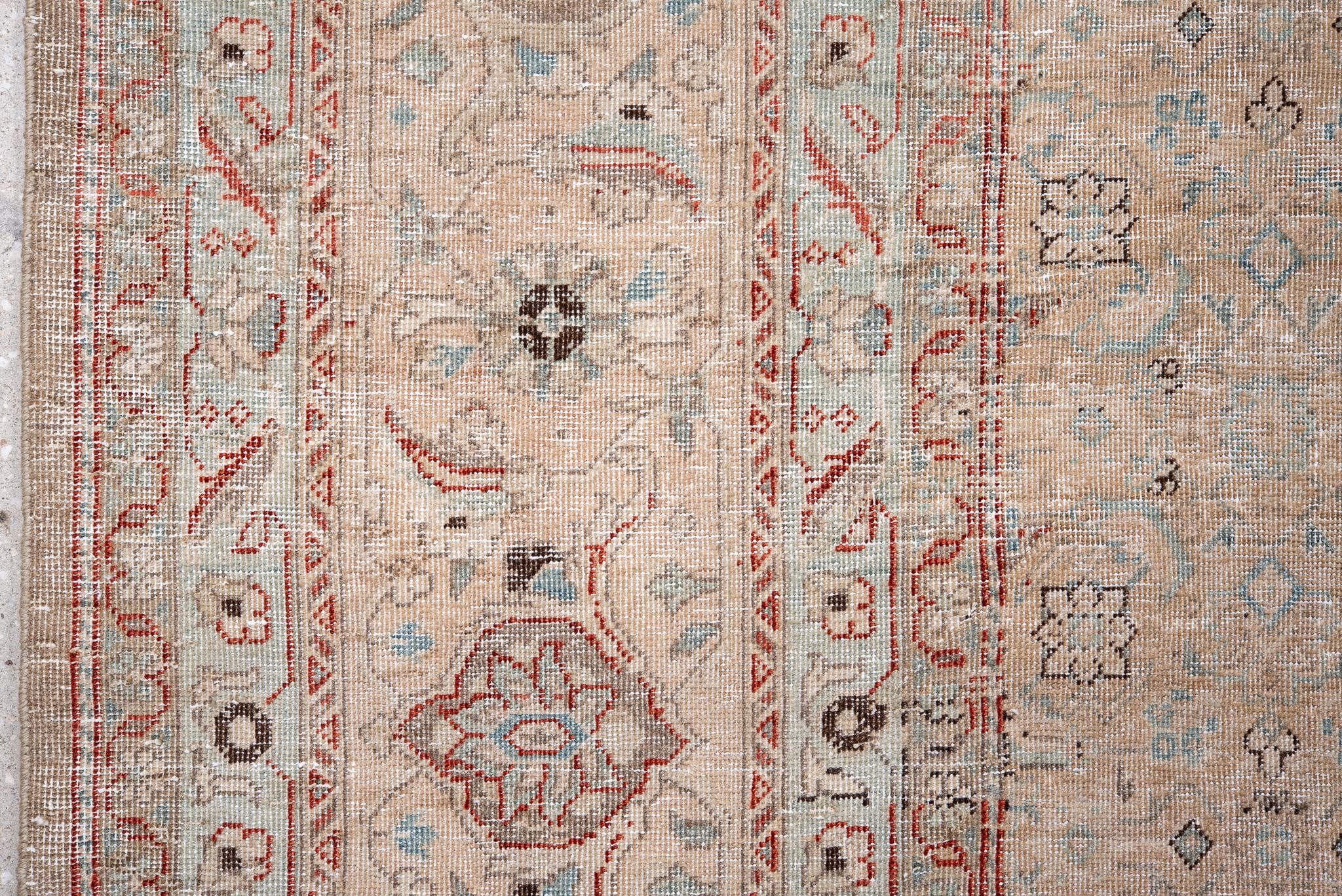 Tabriz in Oatmeal Field Excellent état - En vente à New York, NY