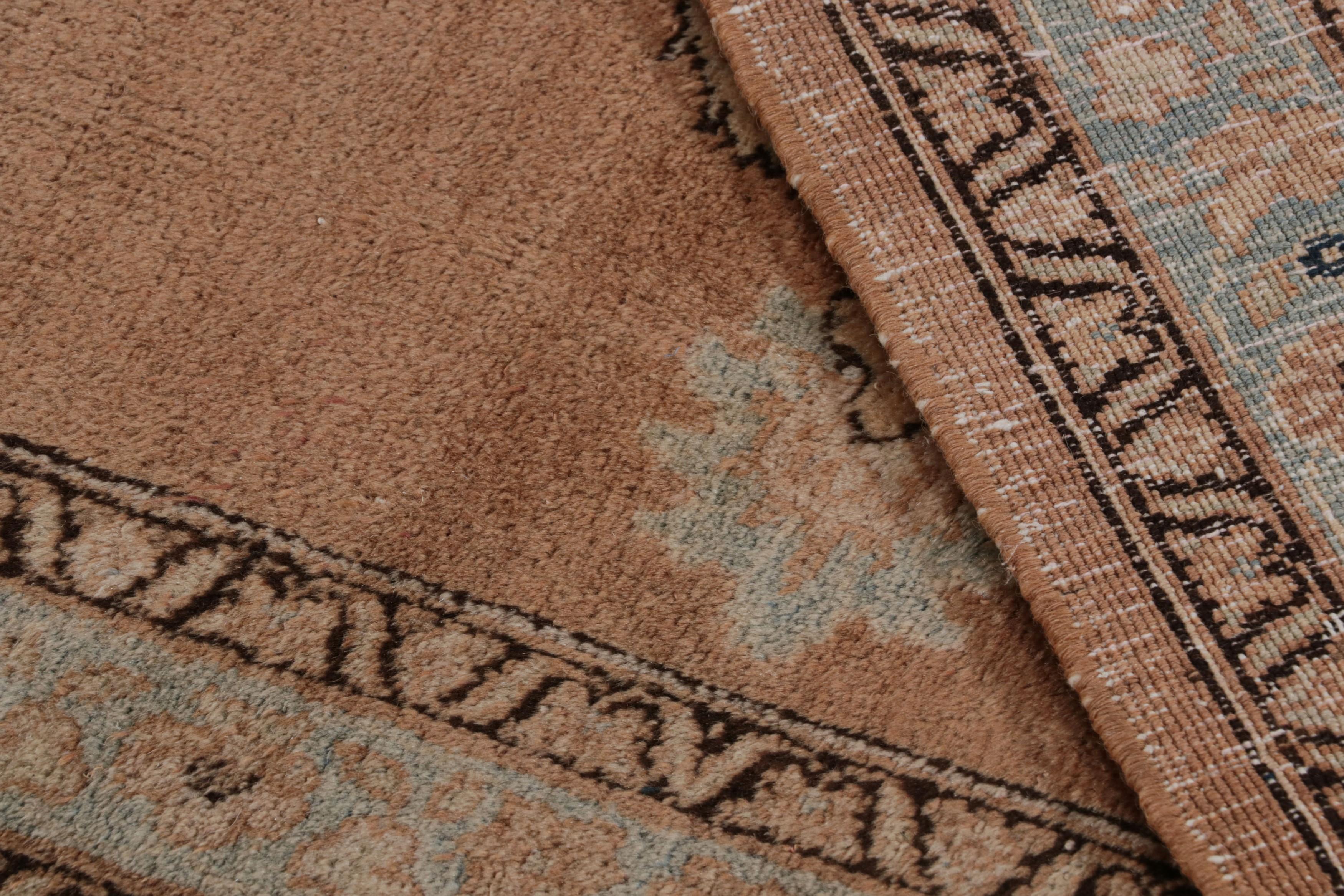 Lana Tappeto floreale persiano Tabriz antico con medaglione in lana beige, marrone e blu in vendita
