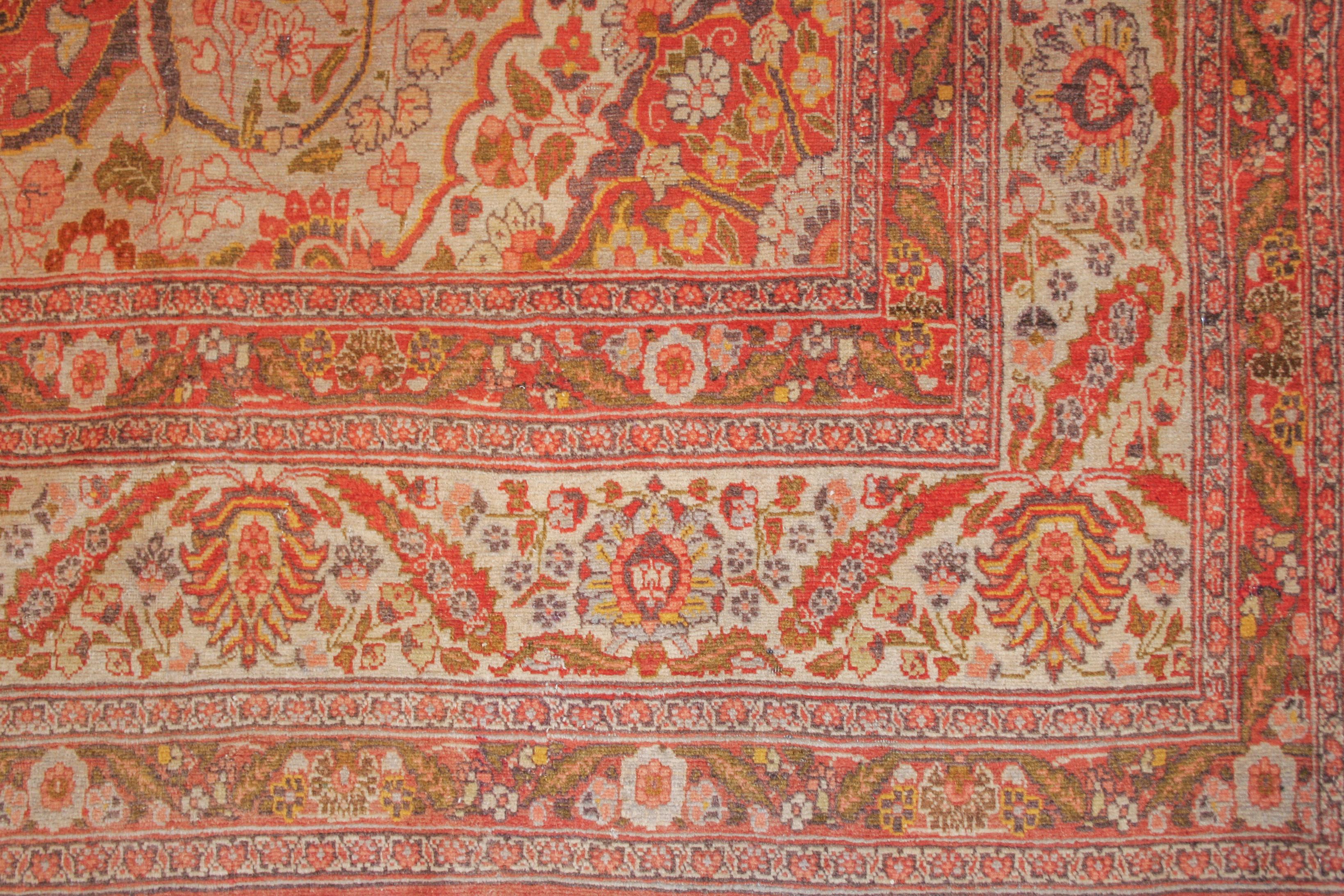Azerbaïdjanais Tapis Tabriz ancien sur fond terre cuite douce et bleu pâle en vente