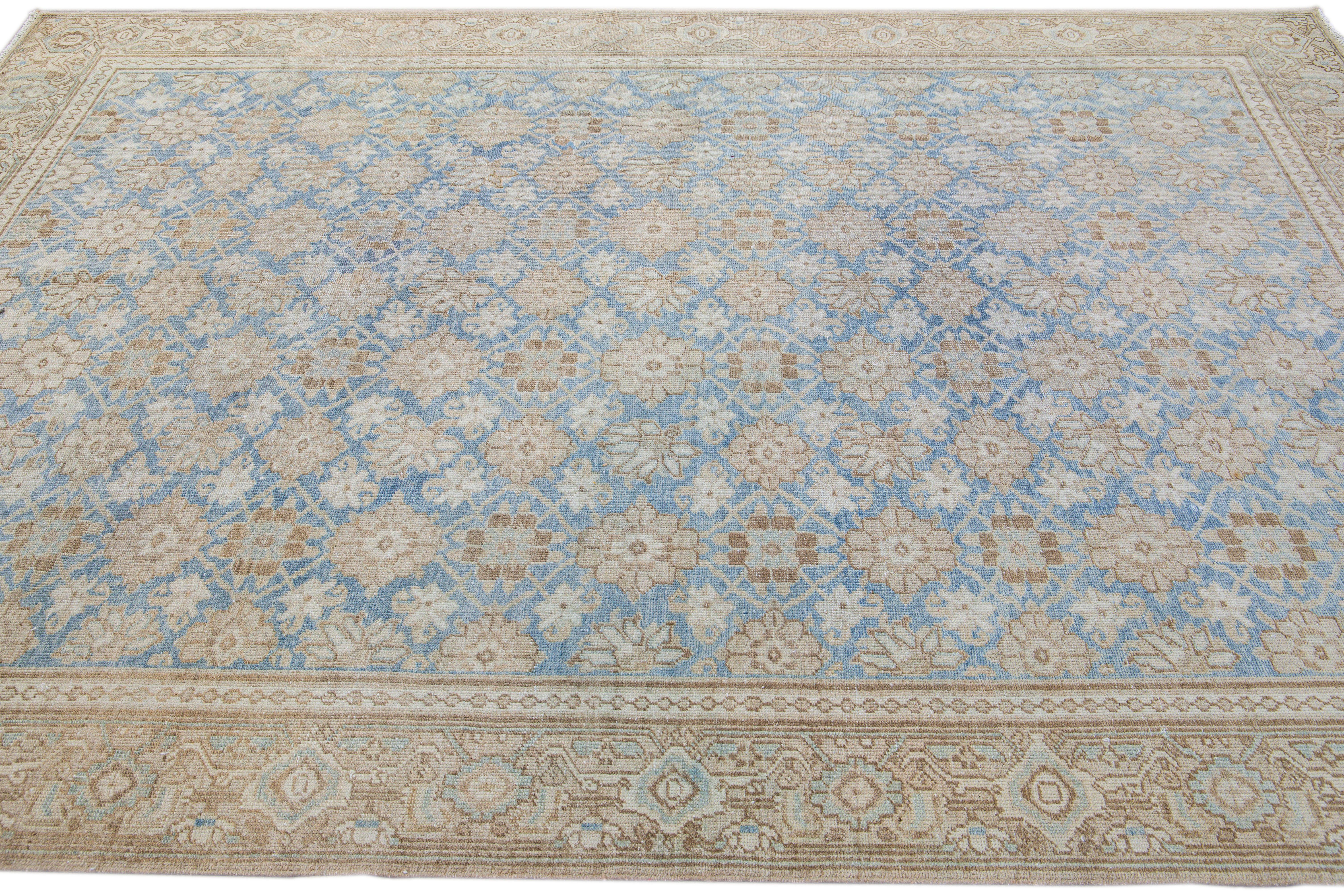 Ancien tapis persan bleu Tabriz en laine fait à la main à motif floral Bon état - En vente à Norwalk, CT