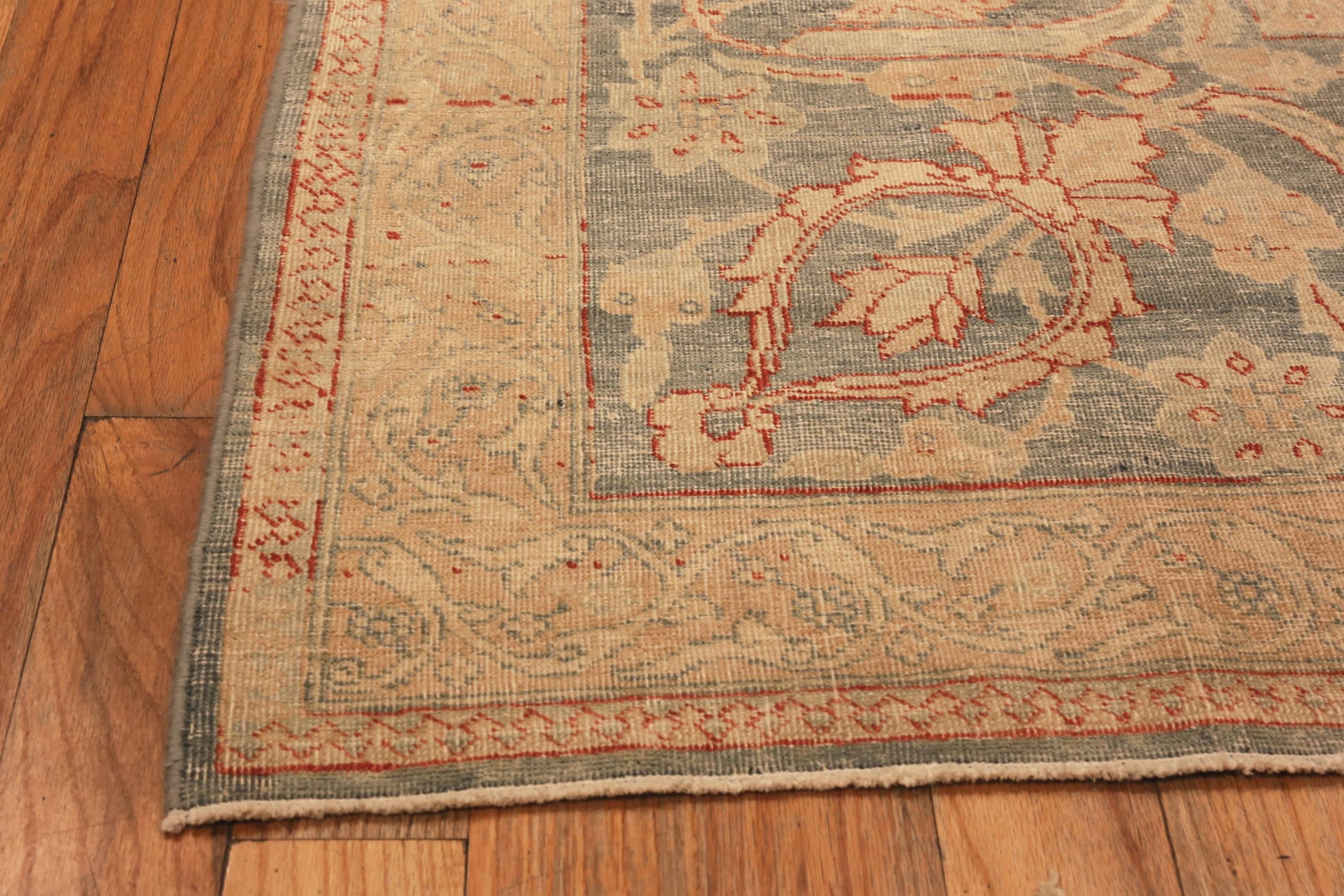 Antique Tabriz Persian Large Rug. Size: 14 ft x 19 ft 6 in In Good Condition For Sale In New York, NY