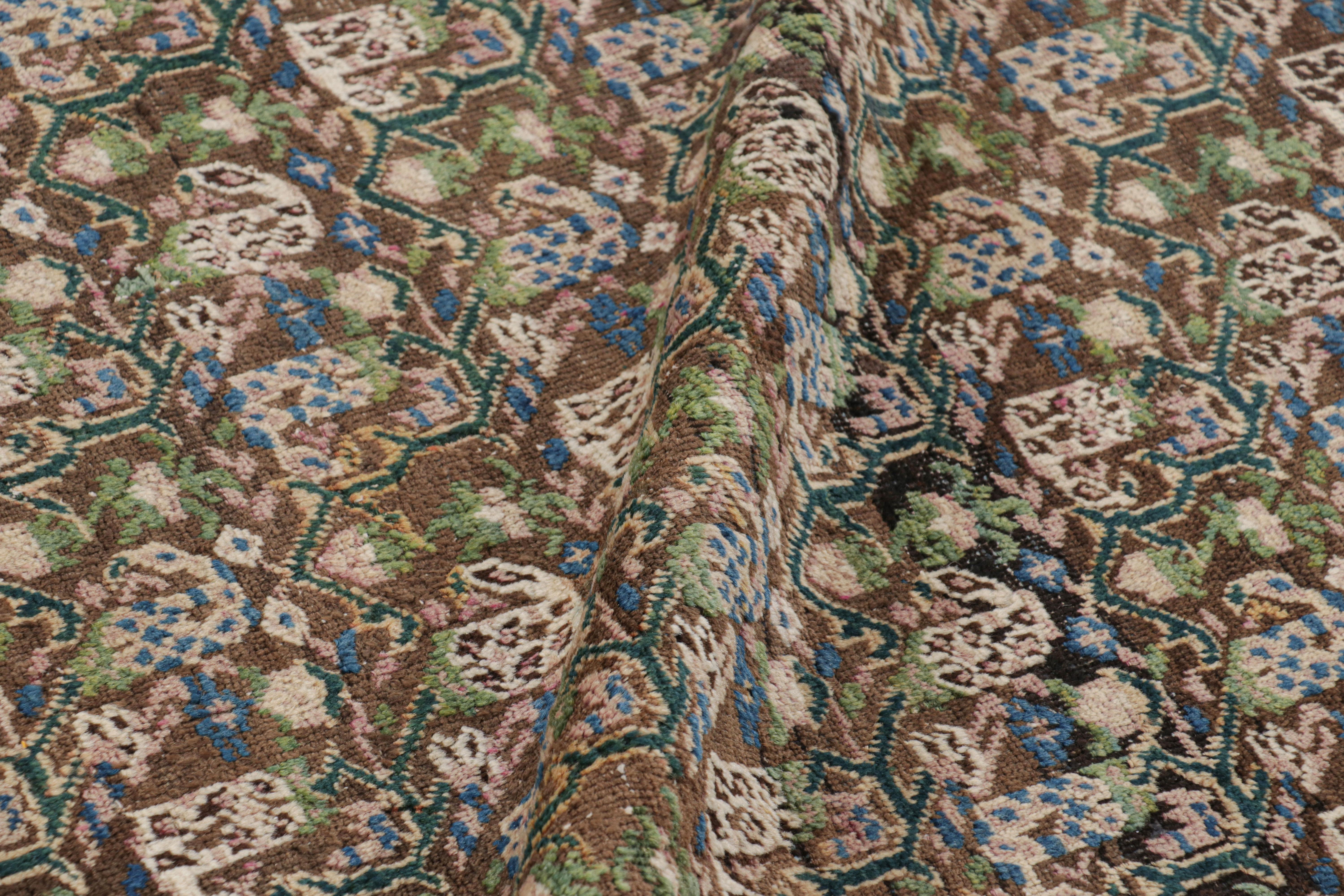 Antiker Tabriz-Perserteppich in Brown mit geometrischen Blumen, von Rug & Kilim (Frühes 20. Jahrhundert)