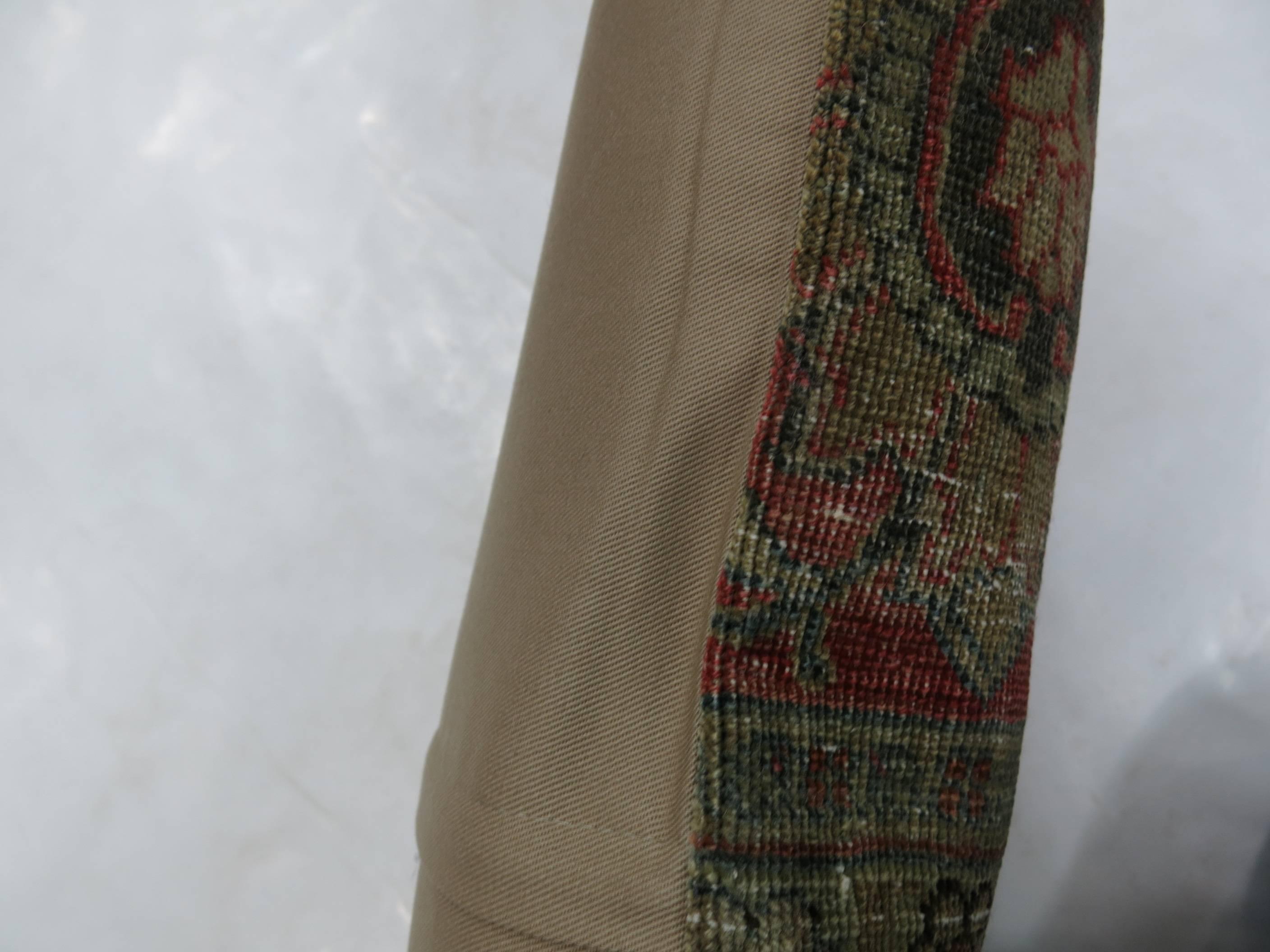 Coussin lombaire fabriqué à partir d'un tapis persan Tabriz du début du XXe siècle

Taille : 15