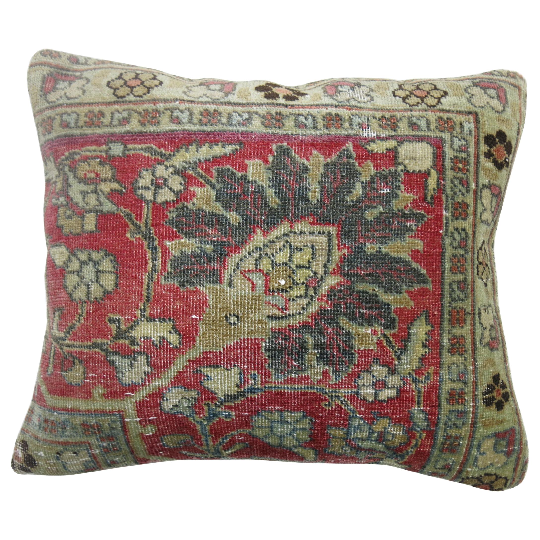 Coussin de tapis persan ancien de Tabriz en vente