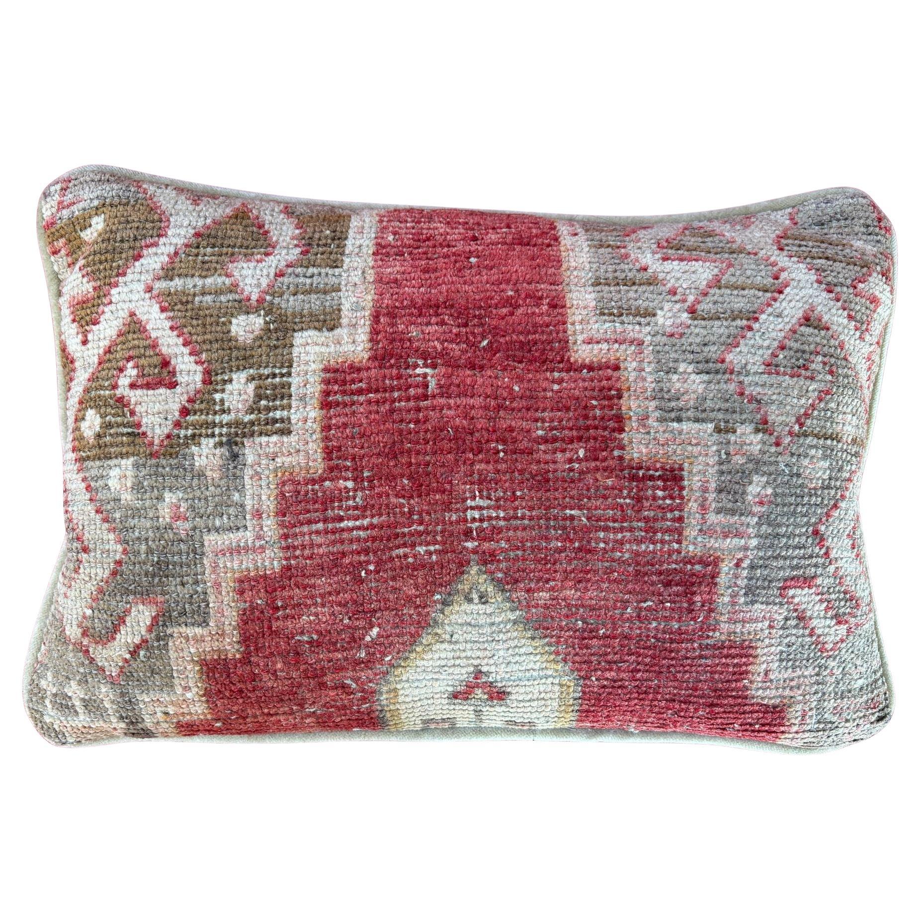 Coussin de tapis persan ancien de Tabriz en vente