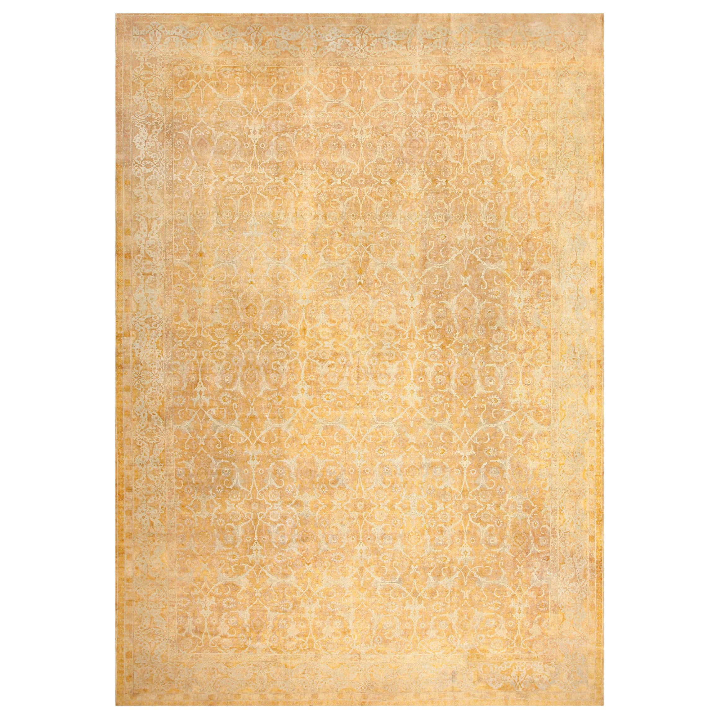 Antique Tabriz Persian Rug. Size: 12 ft 6 in x 18 ft 6 in For Sale