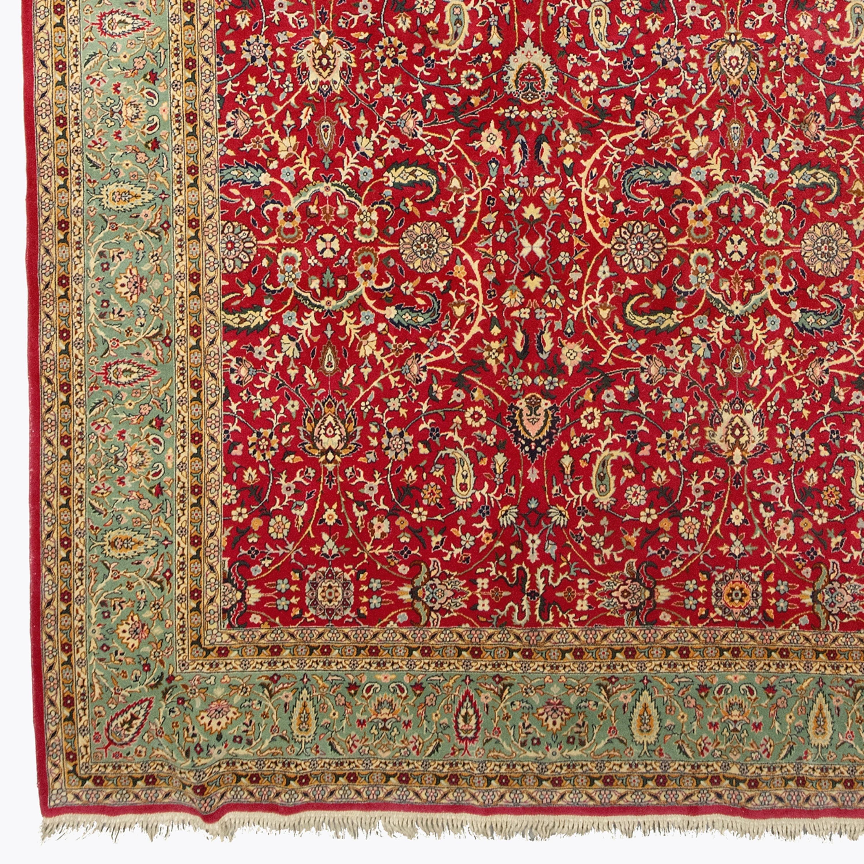 Tapis de Tabriz du 19e siècle

Ce tapis extraordinaire vous fascinera par ses motifs complexes et ses couleurs éclatantes qui reflètent la richesse de l'histoire et de l'artisanat de l'époque. Chaque point raconte l'histoire d'artisans qualifiés qui