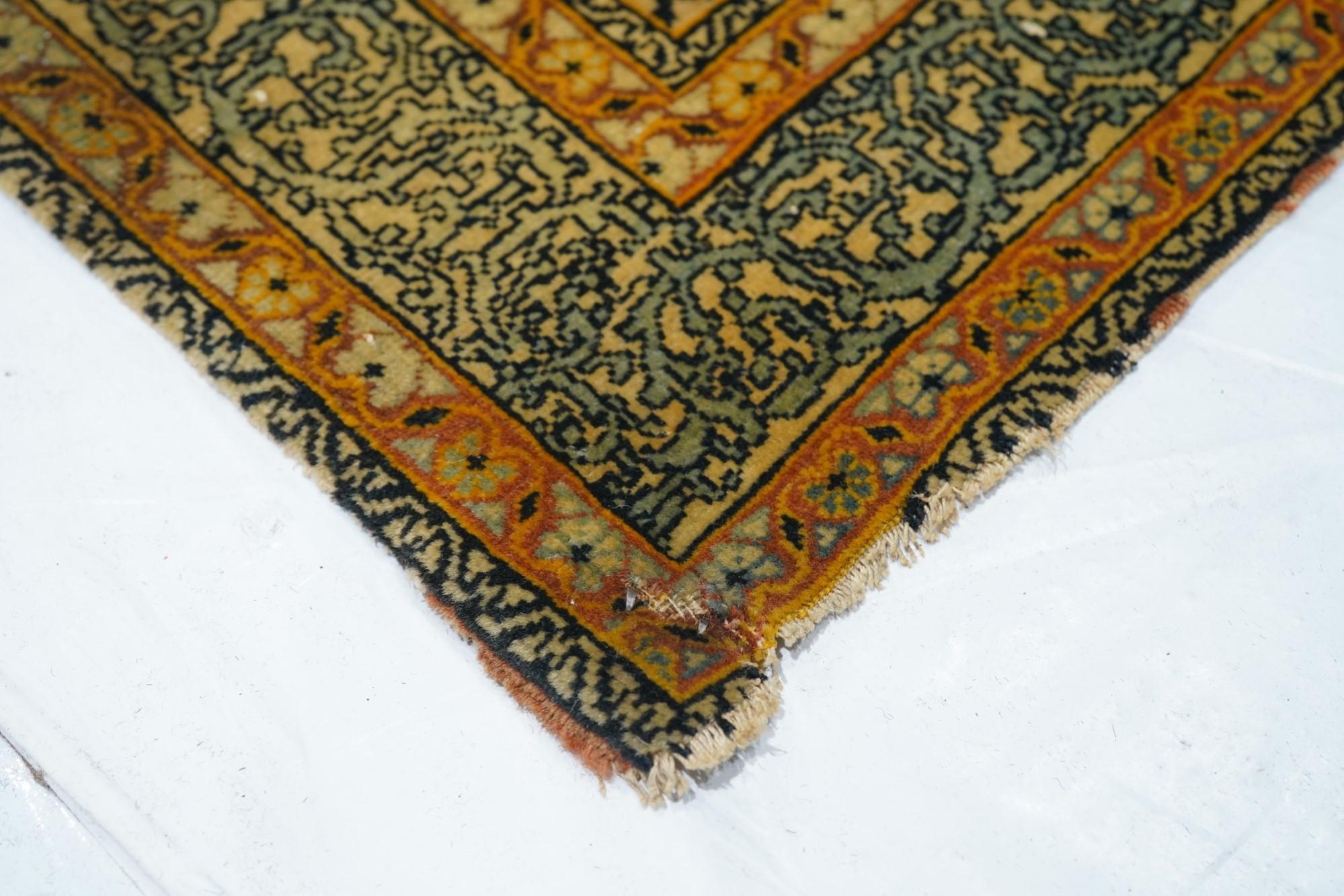 Antique Tabriz Rug In Good Condition For Sale In New York, NY