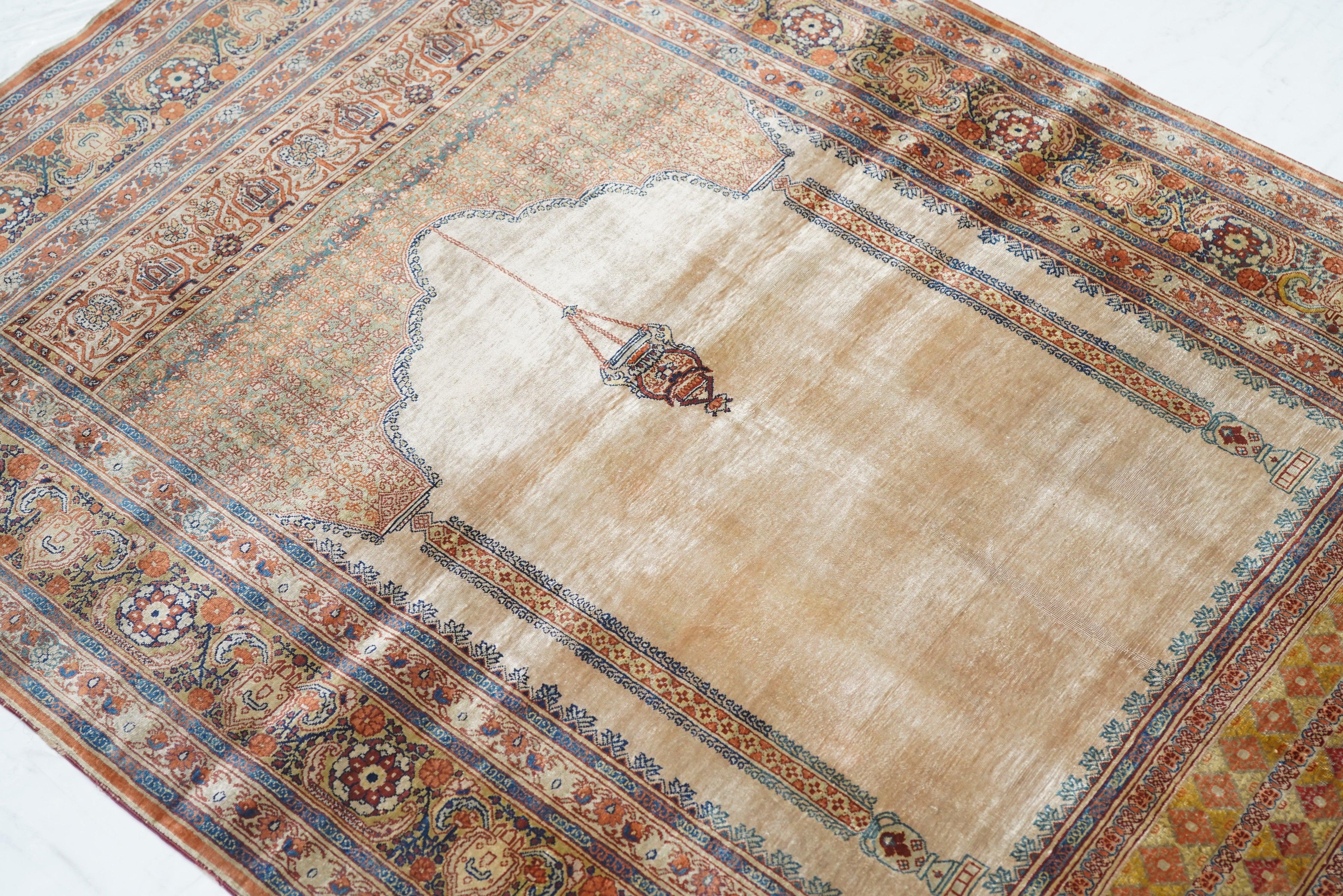 Antiker Seiden-Tabriz-Teppich im Angebot 2
