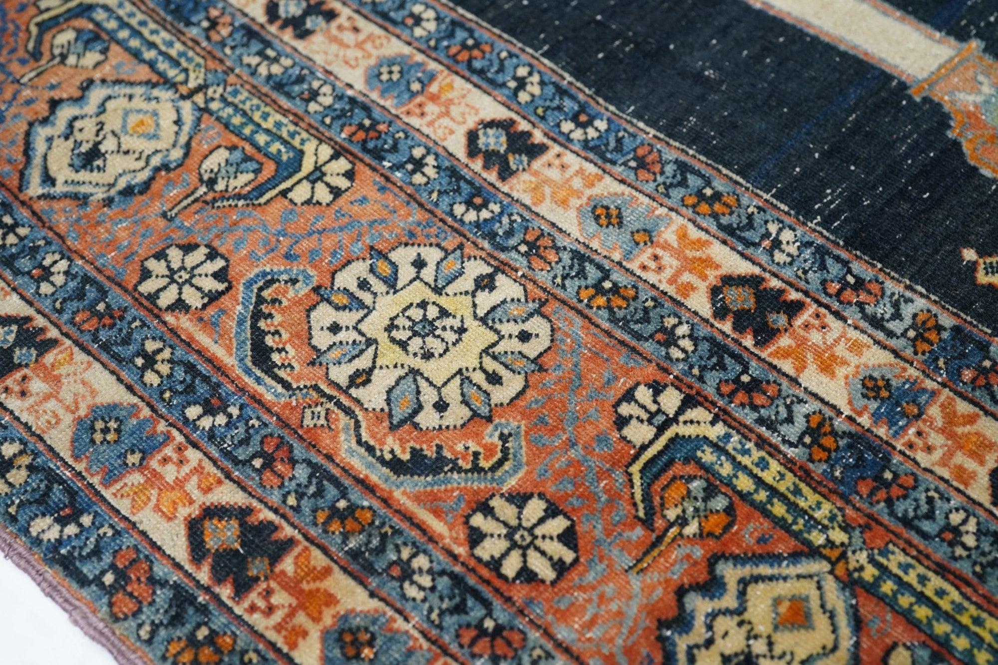 Tappeto Tabriz antico 4'5'' x 5'9'' In condizioni buone in vendita a New York, NY