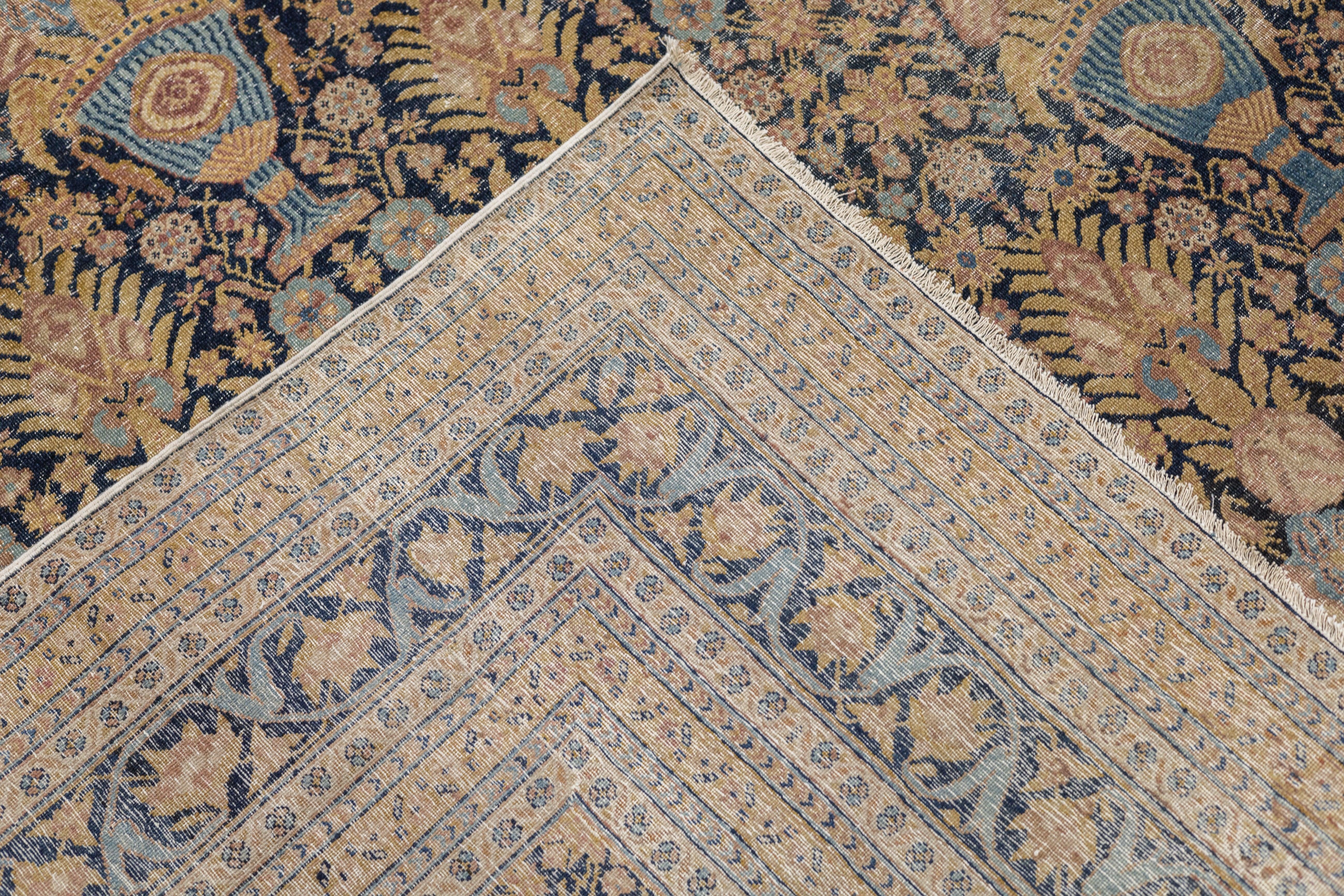 Antiker Täbris-Teppich 7'4'' x 9'7'' (Persisch) im Angebot