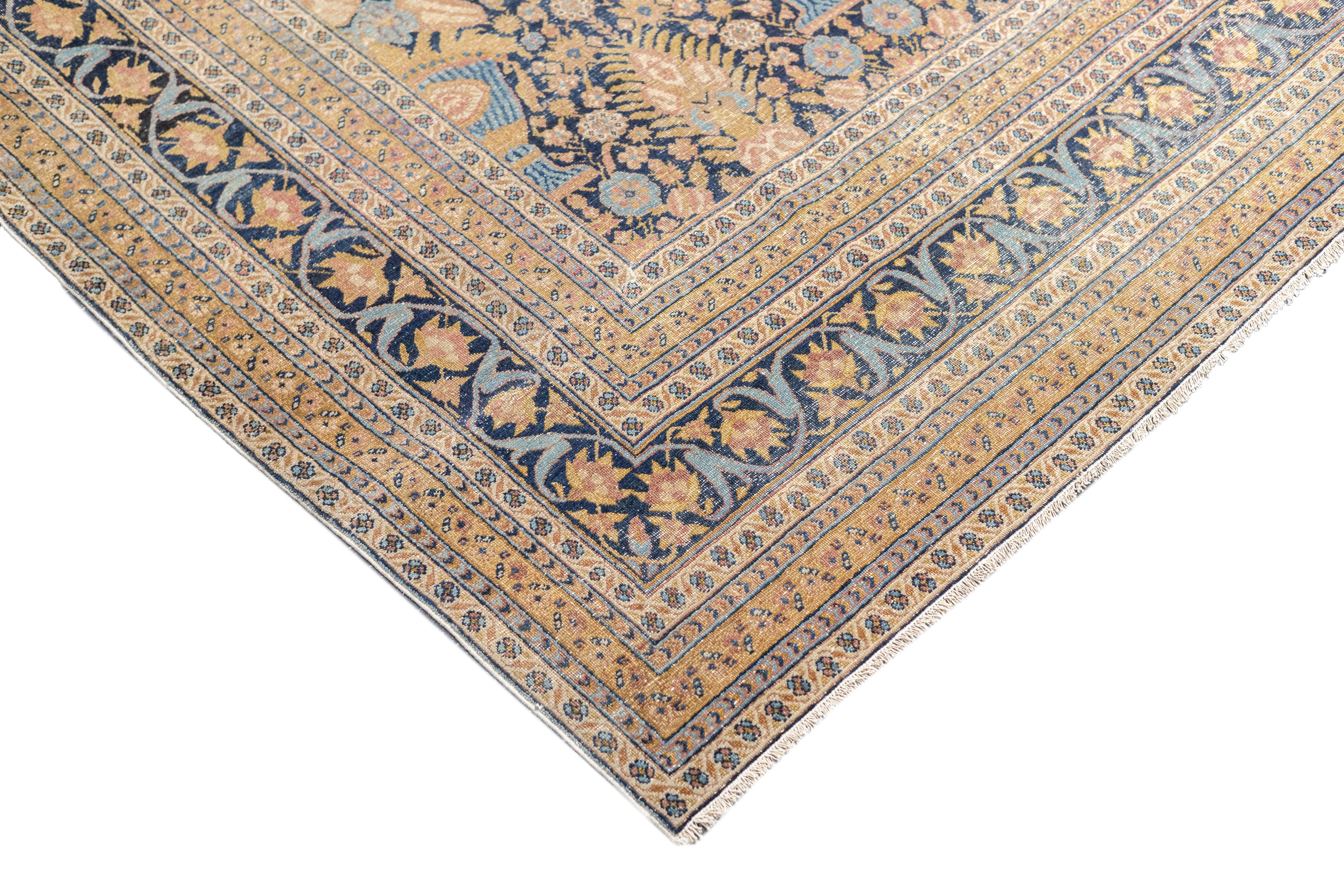Antiker Täbris-Teppich 7'4'' x 9'7'' im Zustand „Gut“ im Angebot in New York, NY
