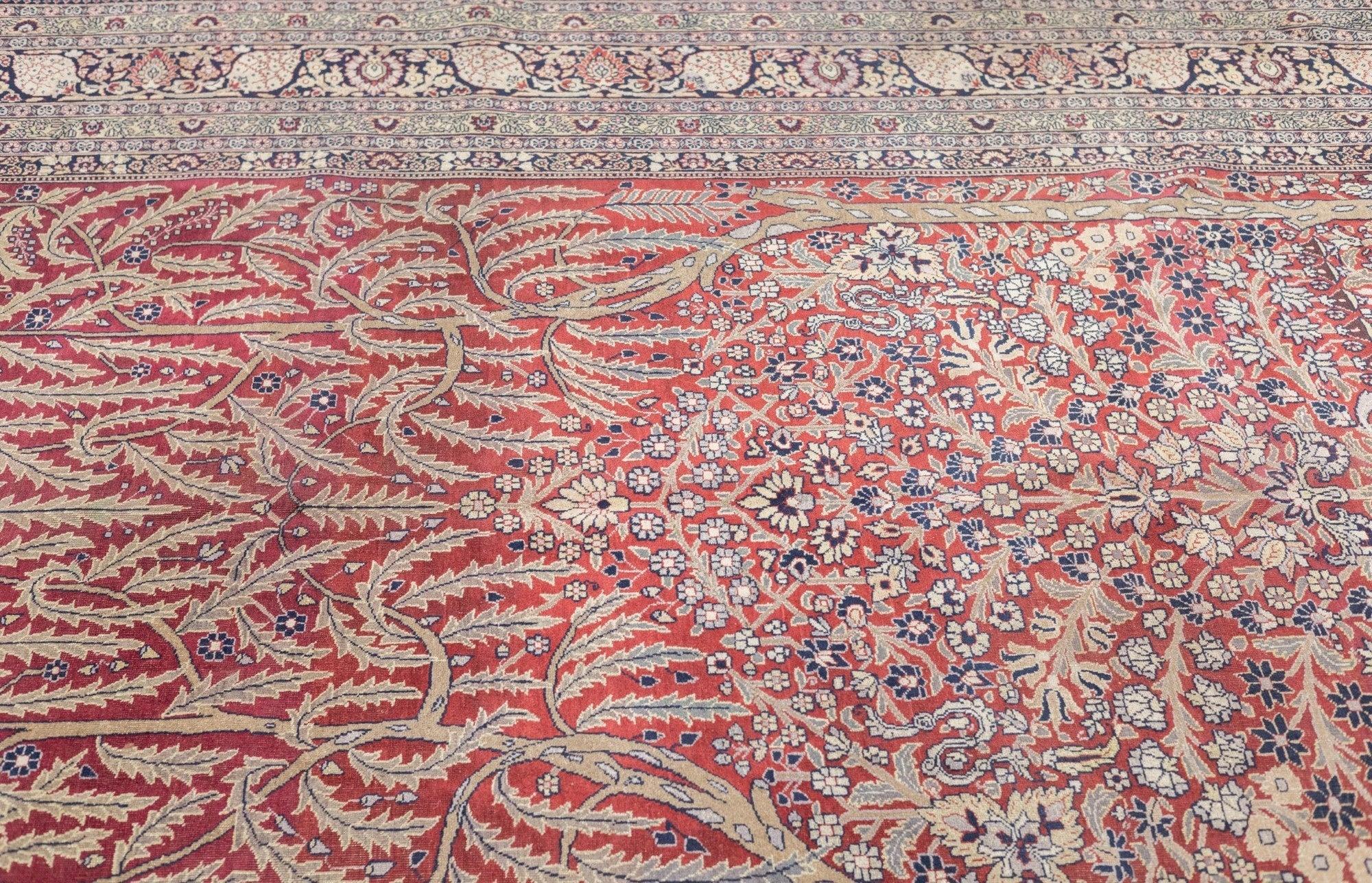 Antiker Täbris-Teppich 8'3'' x 11'4'' (19. Jahrhundert) im Angebot