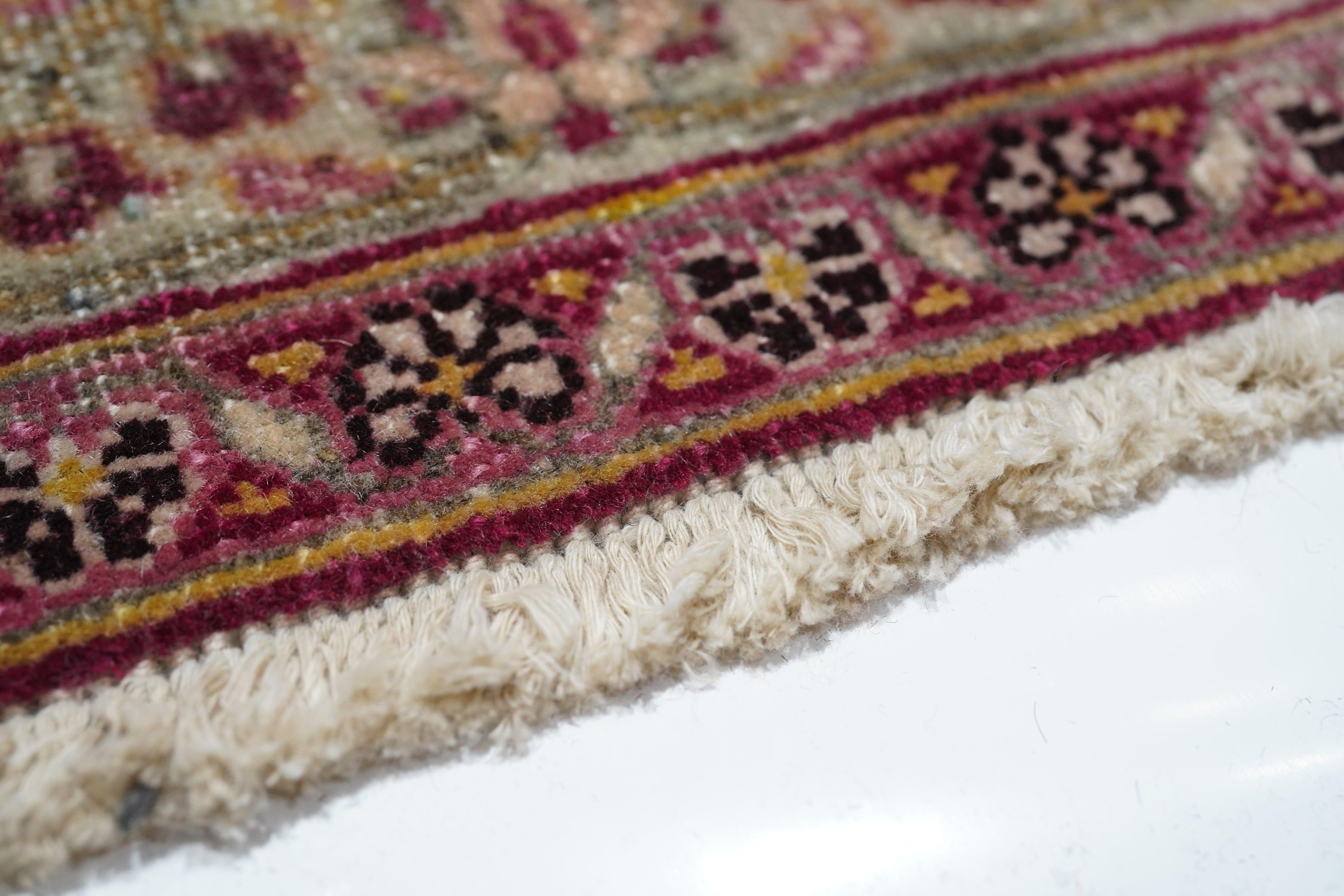 Antiker Täbris-Teppich 9'11'' x 13'6'' (19. Jahrhundert) im Angebot