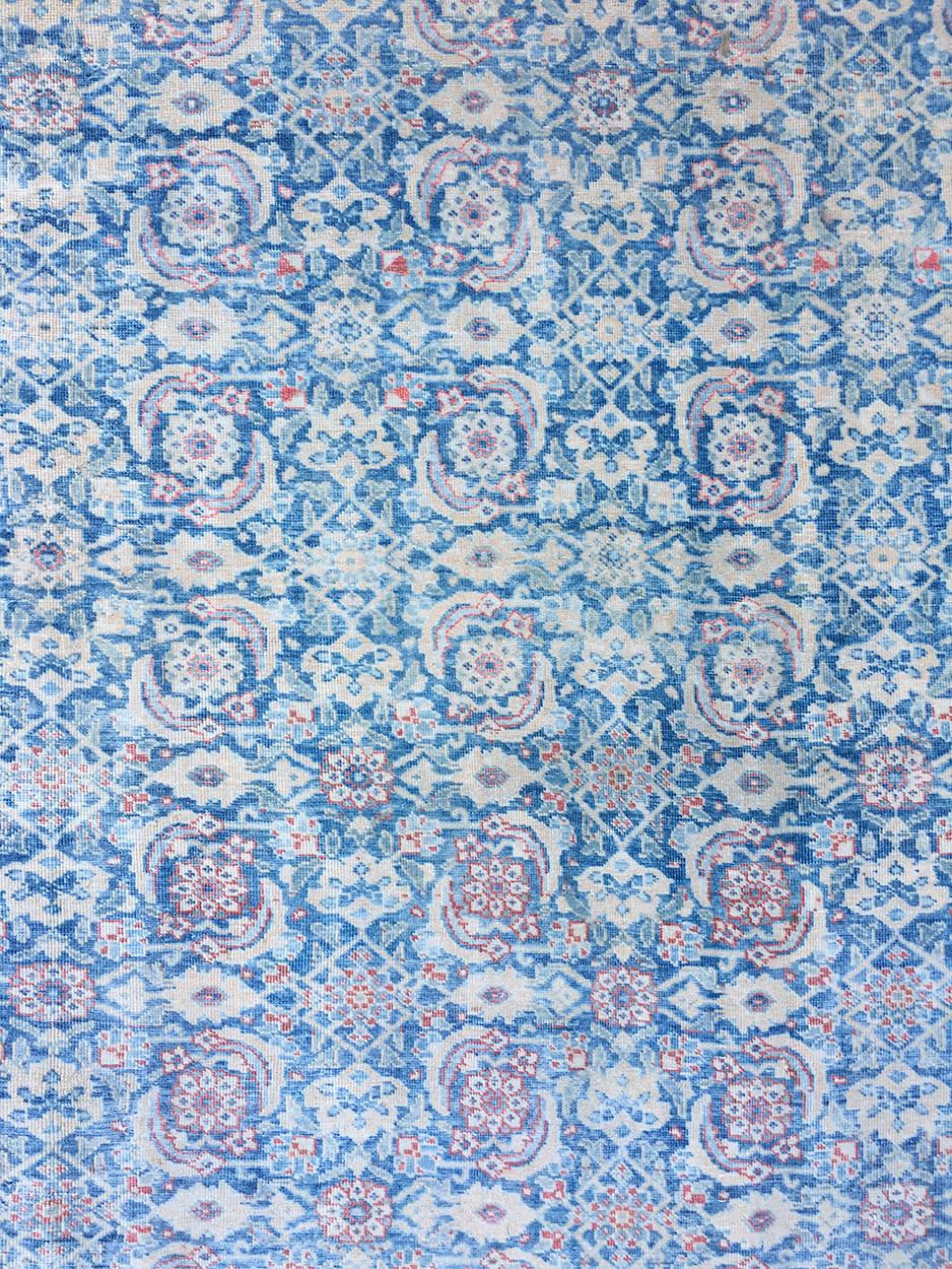 Antiker Täbris Teppich Blau Rot Gelb & Elfenbein im Zustand „Gut“ im Angebot in Los Angeles, CA